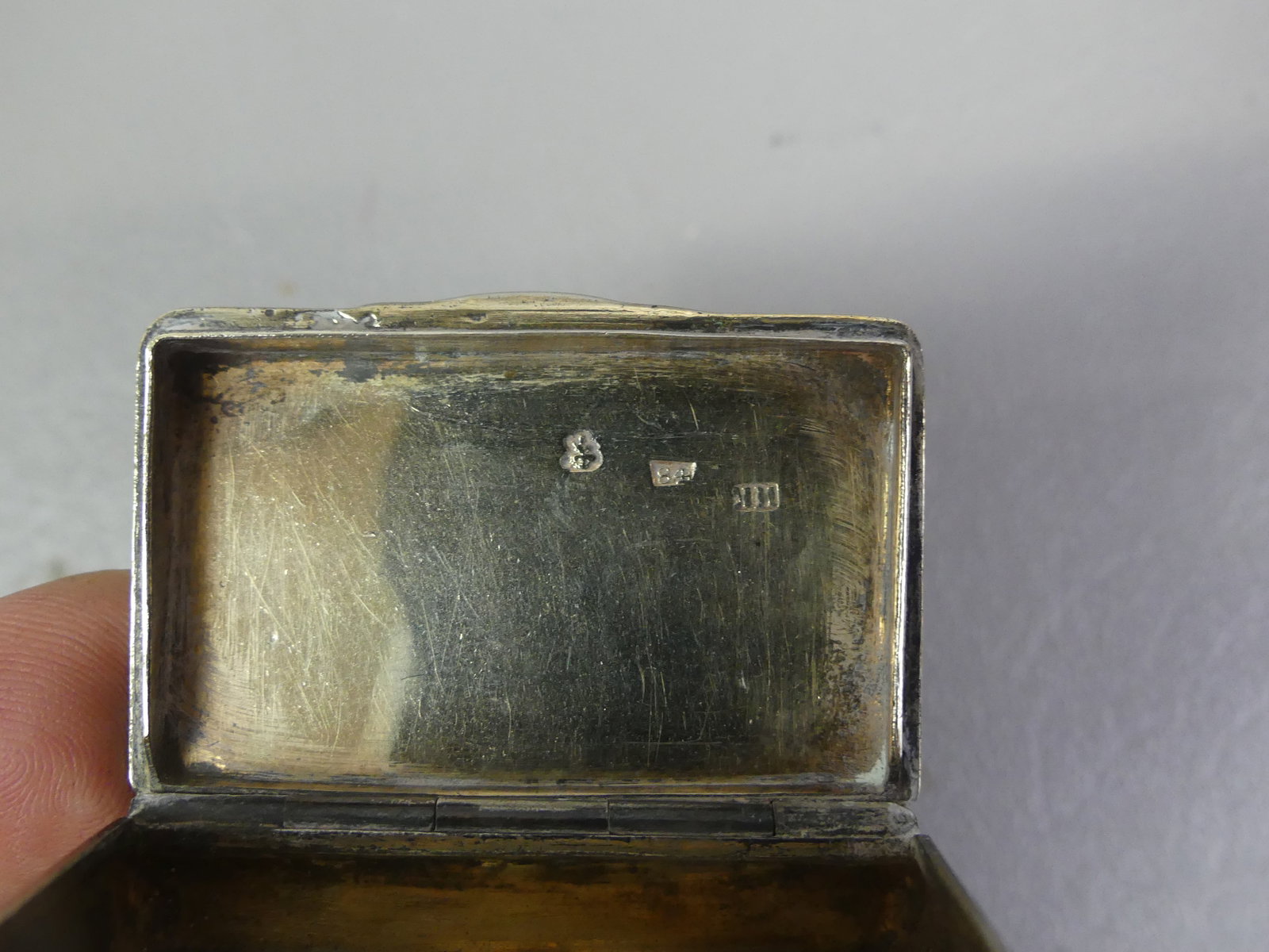 2 SILVER SNUFF BOXES - 1 RUSSIAN - 2