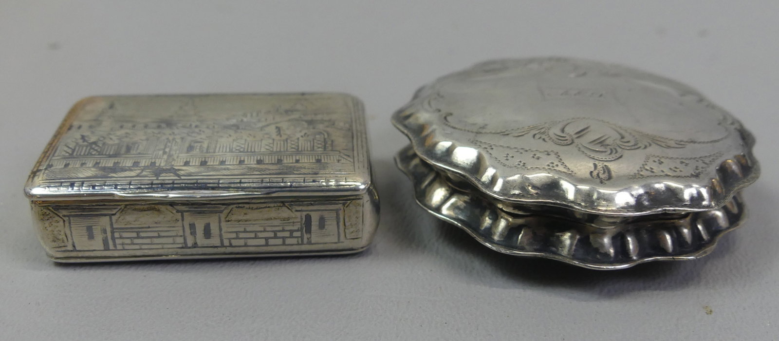 2 SILVER SNUFF BOXES - 1 RUSSIAN - 3