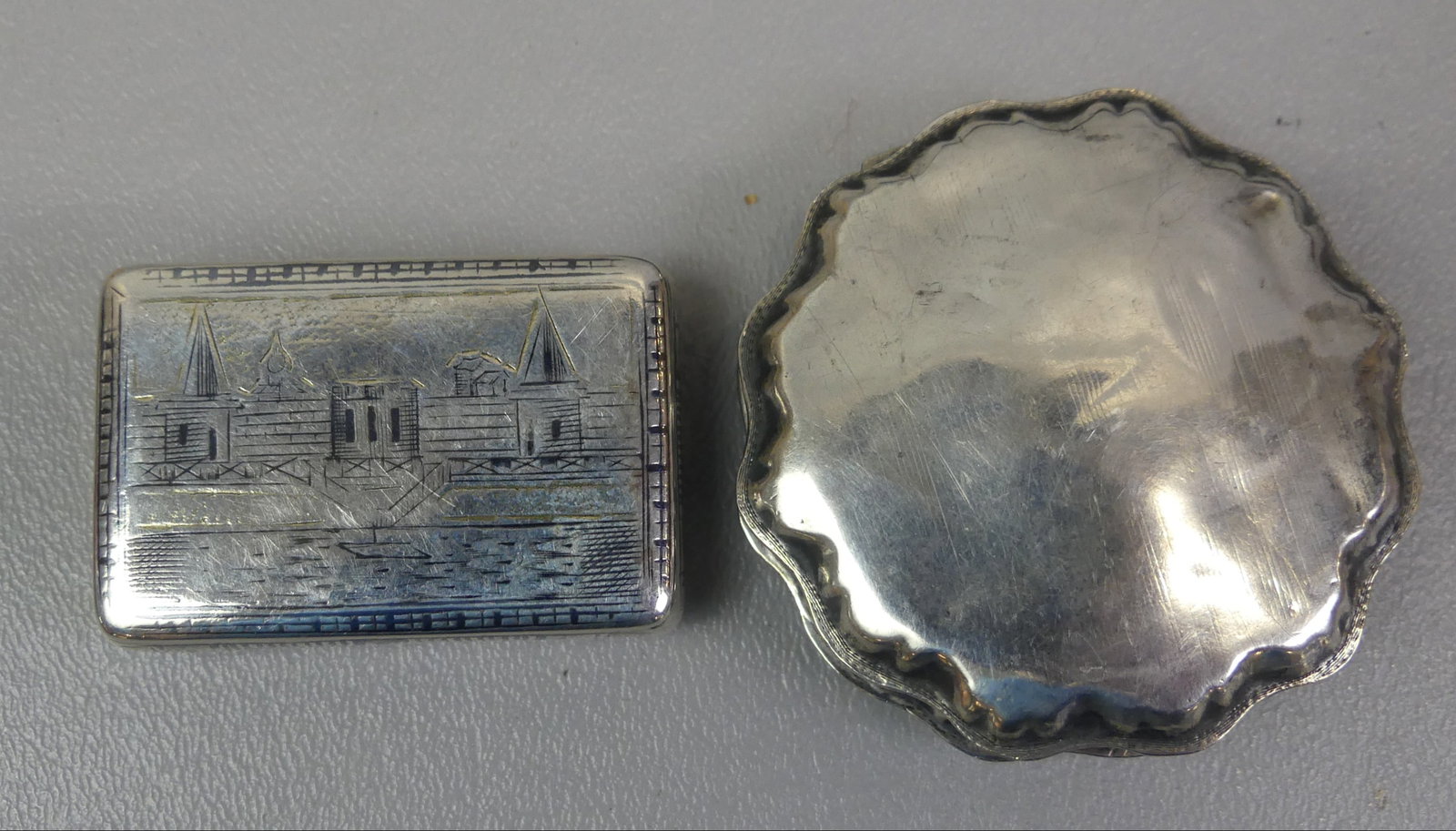 2 SILVER SNUFF BOXES - 1 RUSSIAN - 4