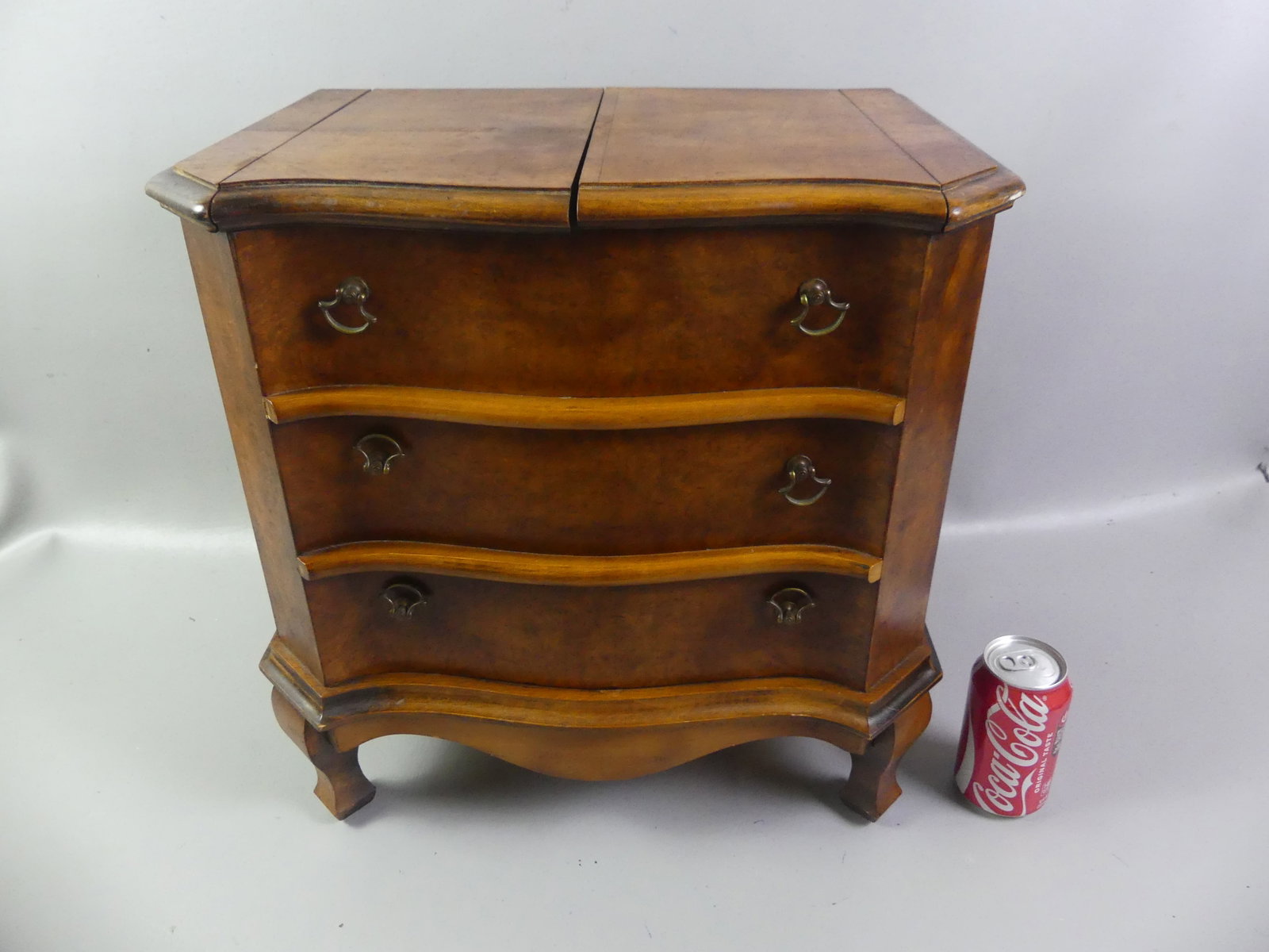 TABLE TOP LIQUOR CABINET: Vintage wood table top liquor cabinet with lift top having laminate drink stand. 18 x 18 x 12 in.