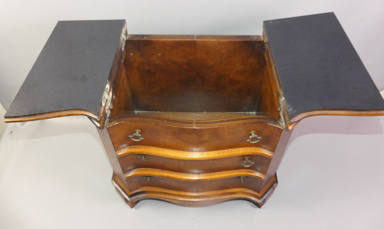 TABLE TOP LIQUOR CABINET - 2