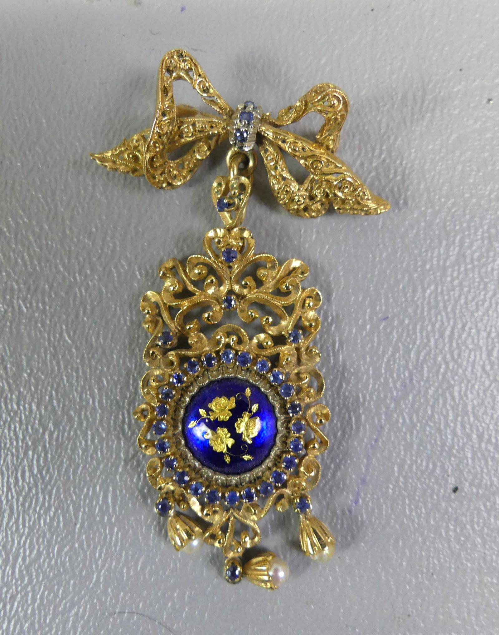 18K GOLD VICTORIAN BROOCH (1 of 2)