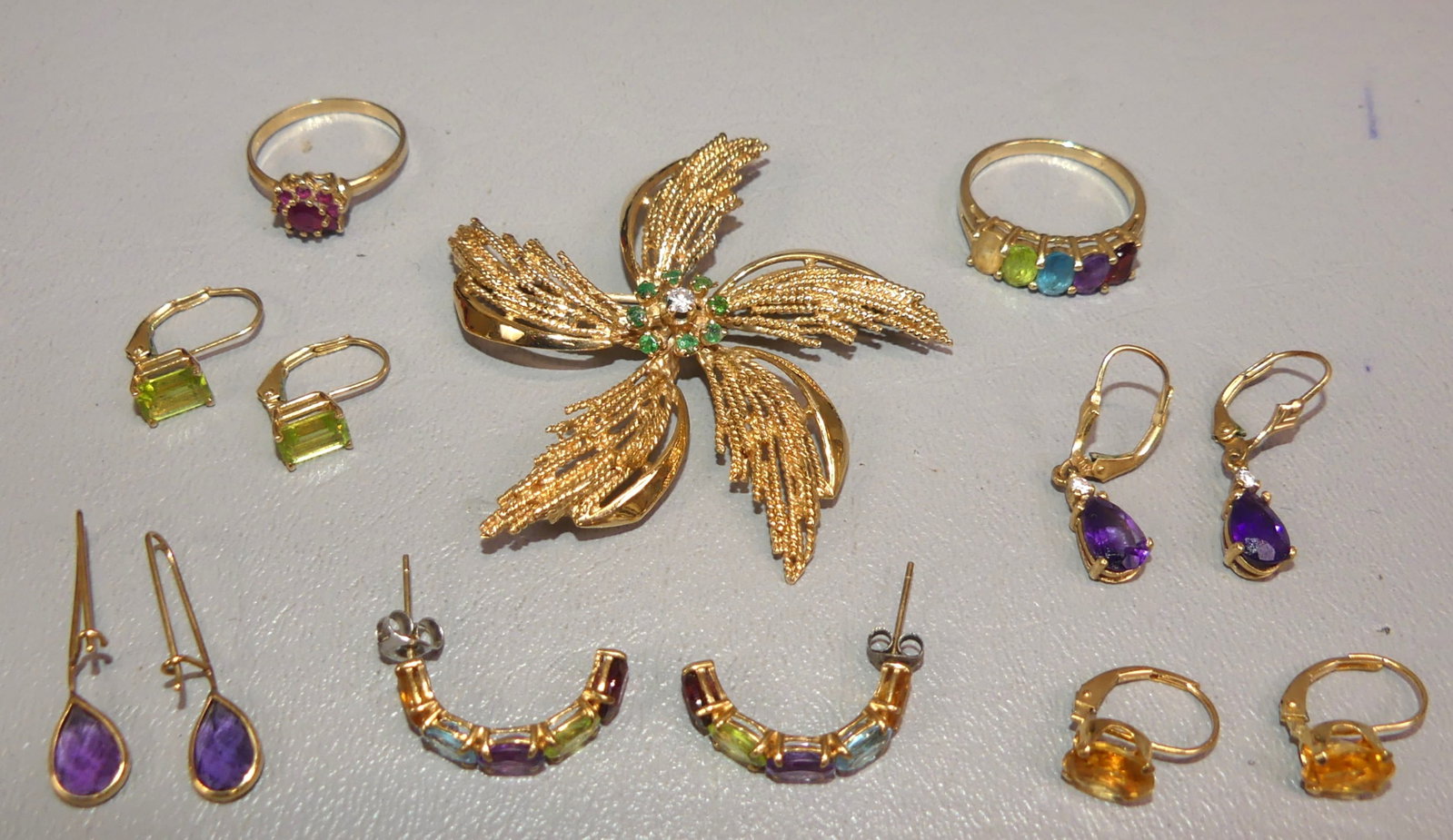 LOT ASSORTED 14K GOLD JEWELRY (1 of 2)