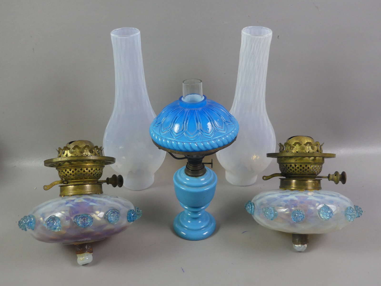 LOT ART GLASS LAMPS & CHIMNEYS (1 of 4)