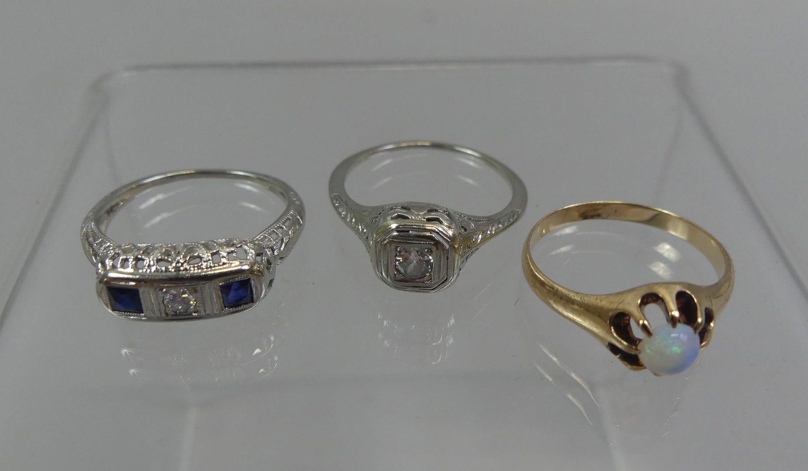 3 GOLD GEMSTONE RINGS (1 of 2)