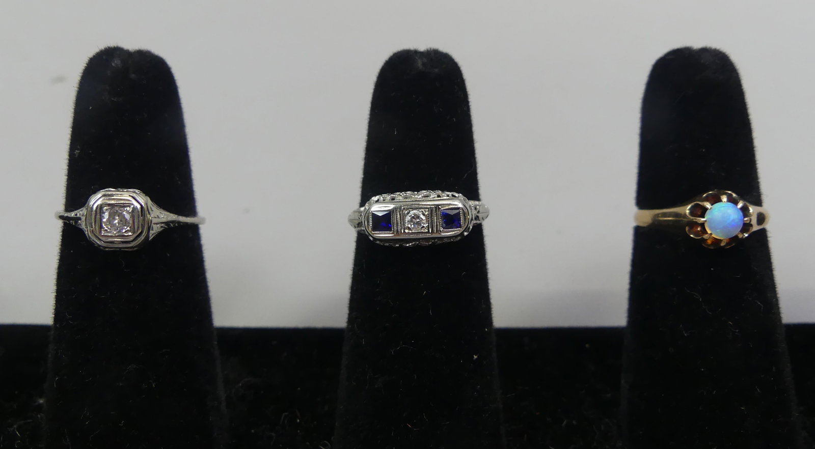 3 GOLD GEMSTONE RINGS - 2
