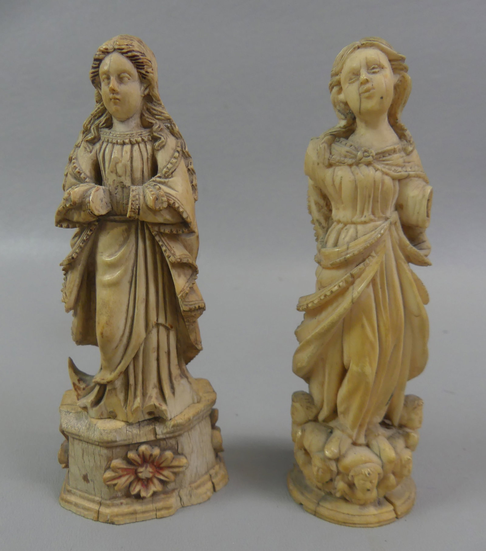 2 MEDIEVAL CARVED SAINT FIGURES: Lot of two early organic carved small santos figurines, one with separate base, to 5.75 in tall. Deeply toned surface. Medieval period, circa 16th/17th century. As found with losses.