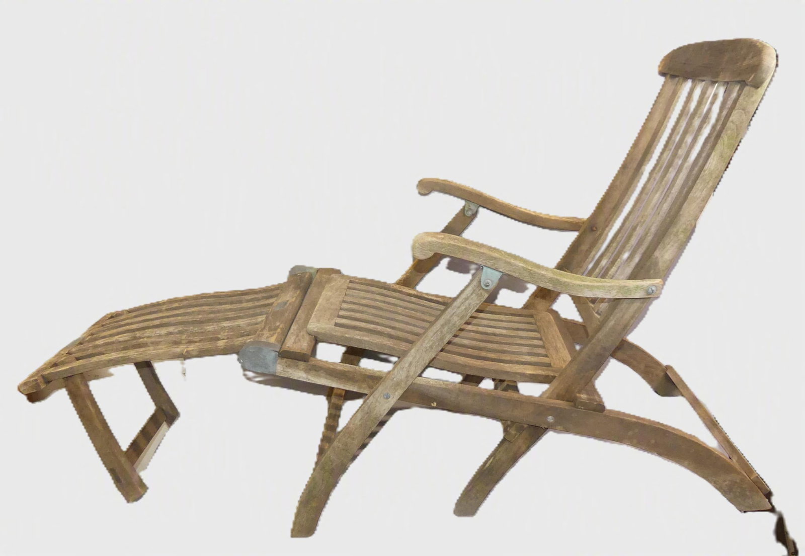 SHIP QUEEN MARY FIRST CLASS DECK CHAIR: Authentic Queen Mary steam ship folding wood lounge chair with 2 brass plaques - QUEEN MARY & FIRST CLASS. Oxidized surface. Ca 1930's