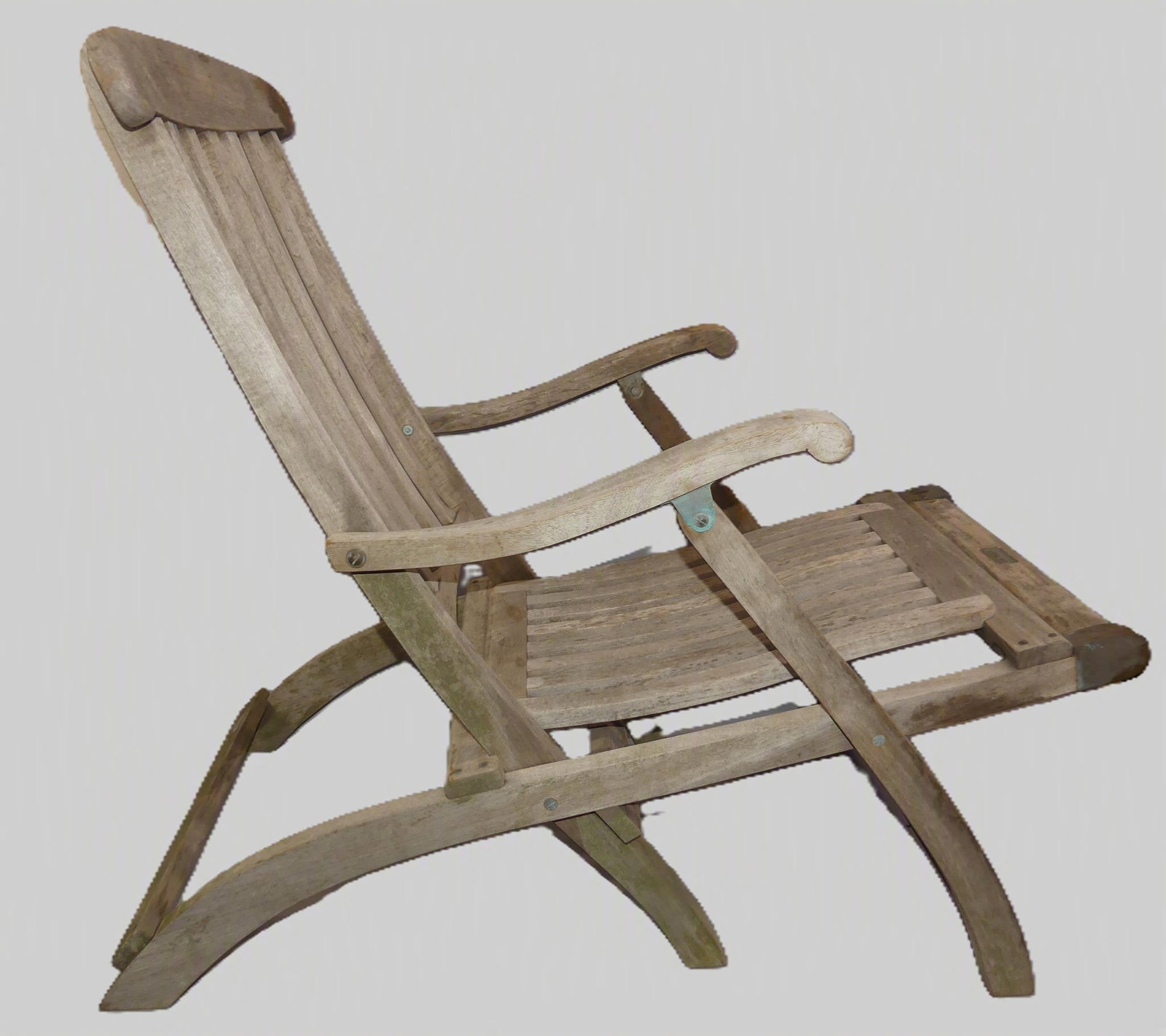SHIP QUEEN ELIZABETH DECK LOUNGE CHAIR: Authentic Queen Elizabeth steam ship folding wood lounge chair with brass plaque - QUEEN ELIZABETH. Fold-out footrest missing. Oxidized surface. Circa 1940.