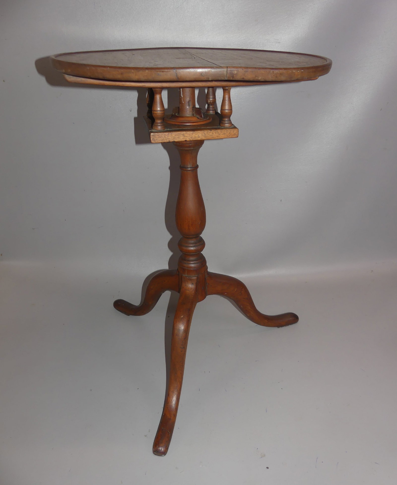 PERIOD BIRDCAGE TILT TOP TABLE: Period American birdcage tilt-top Queen Anne table, 26.5 in high, 18 in across dish top. Couple old repairs to leg and top.