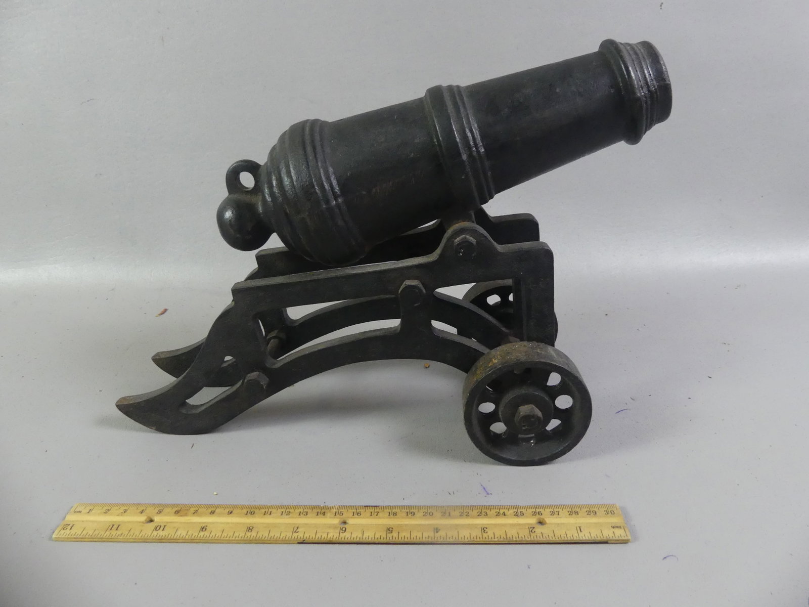 ANTIQUE IRON SIGNAL CANNON: 19th century black iron signal cannon, .75 in bore. 13 in long and 10 in high. Possibly War of 1812 era.