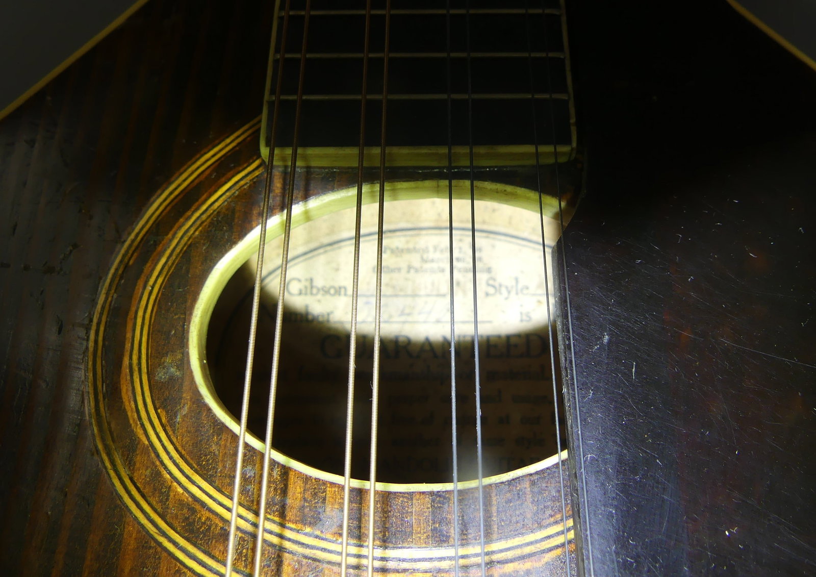 GIBSON ANTIQUE MANDOLIN - 4