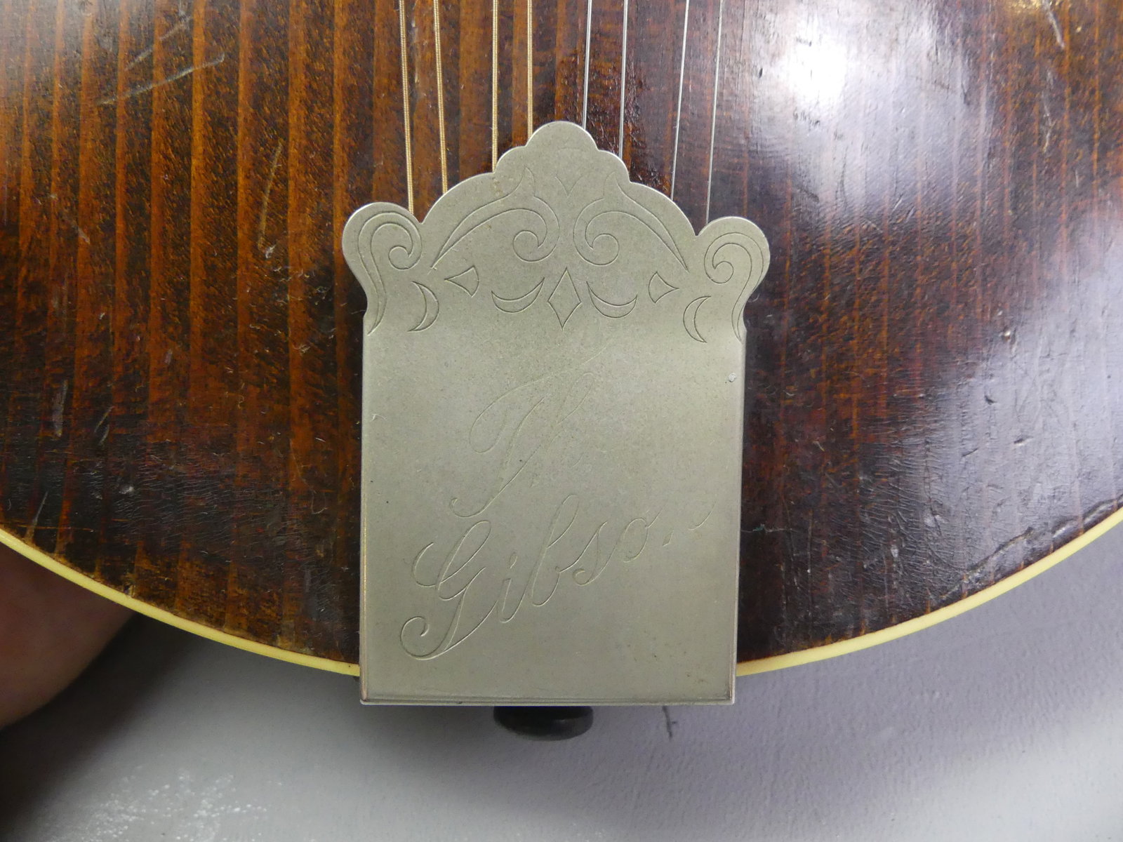 GIBSON ANTIQUE MANDOLIN - 9