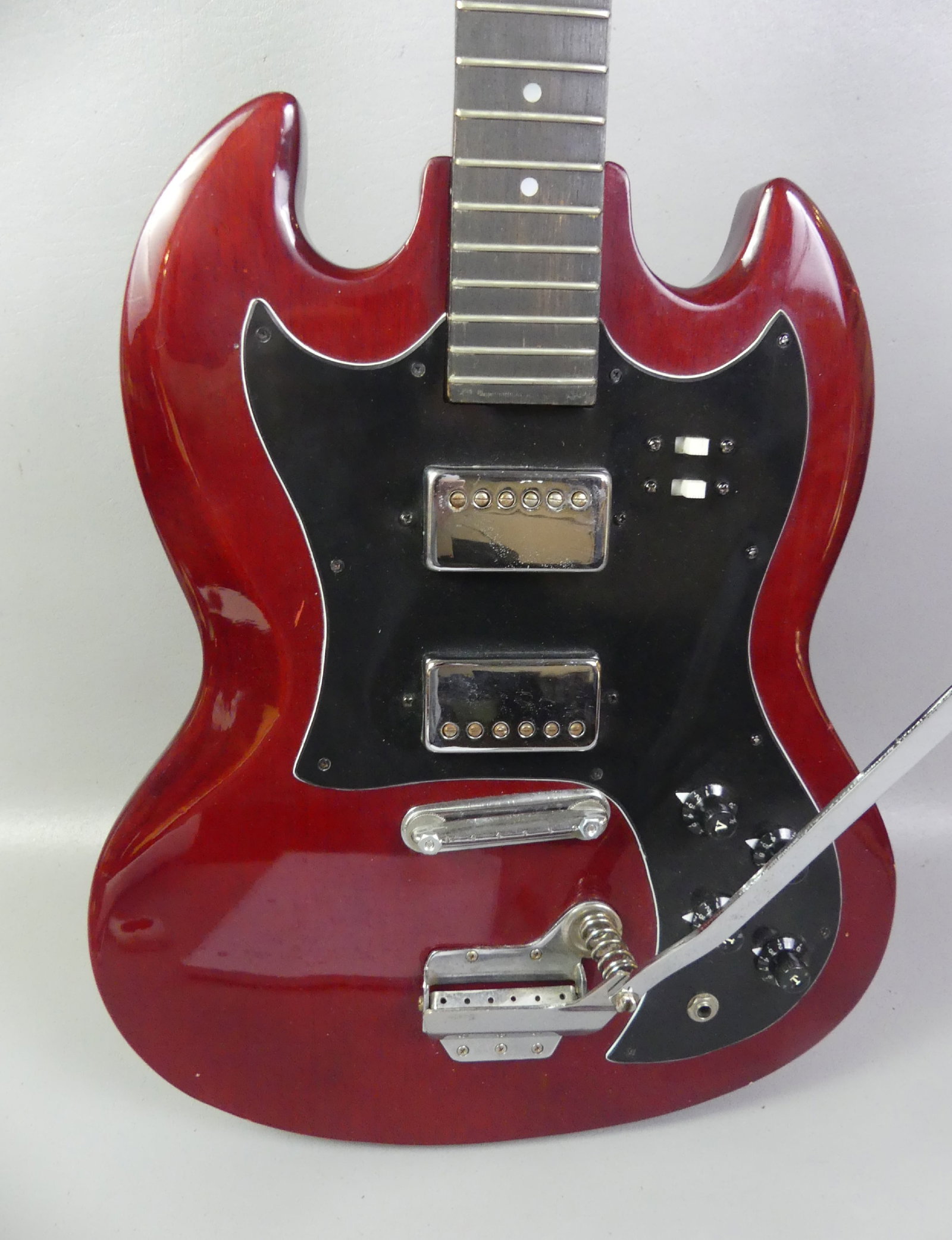 RED 6 STRING ELECTRIC GUITAR - 2