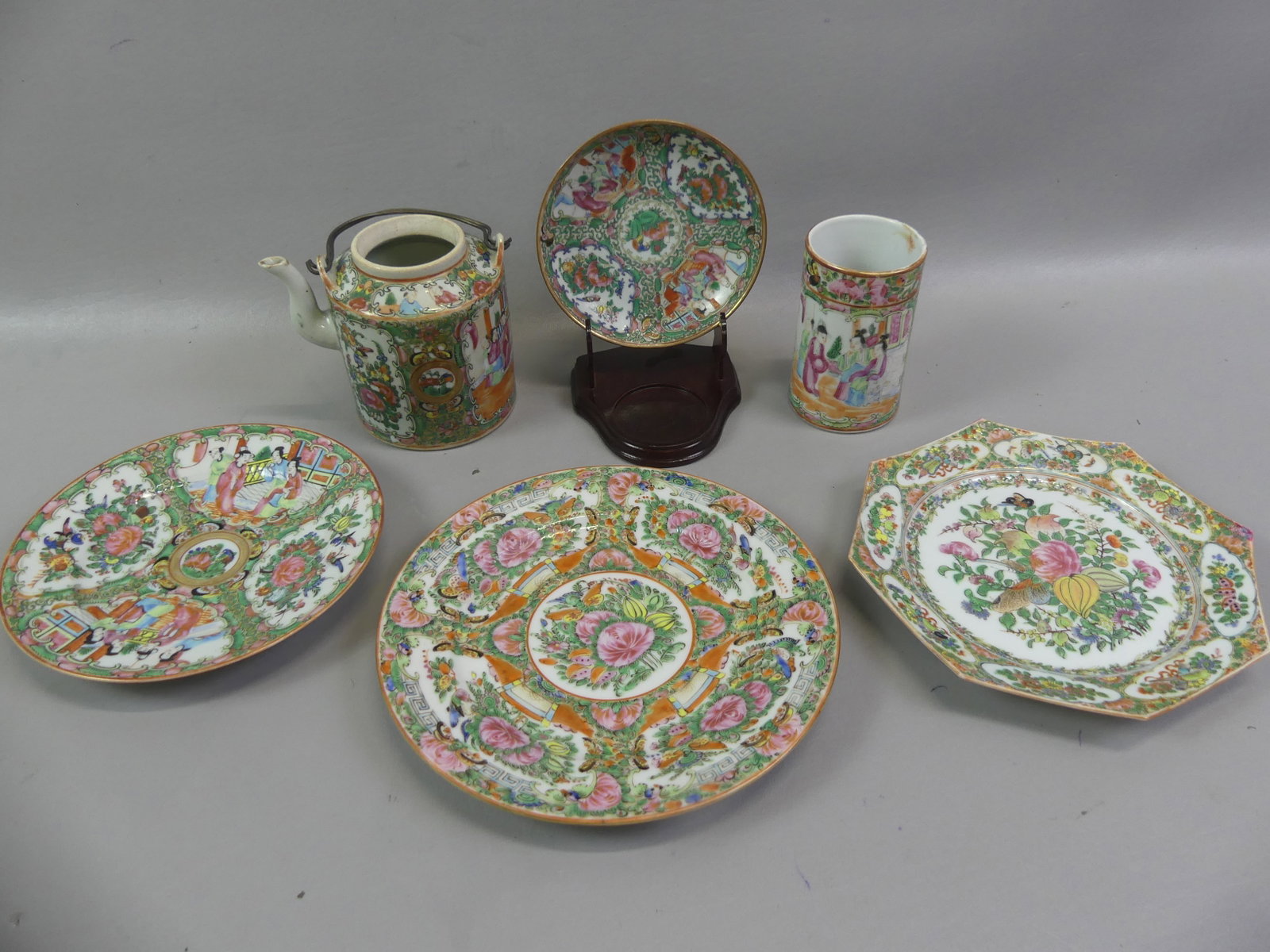 6 PCS. CHINESE ROSE MEDALLION CHINA (1 of 2)