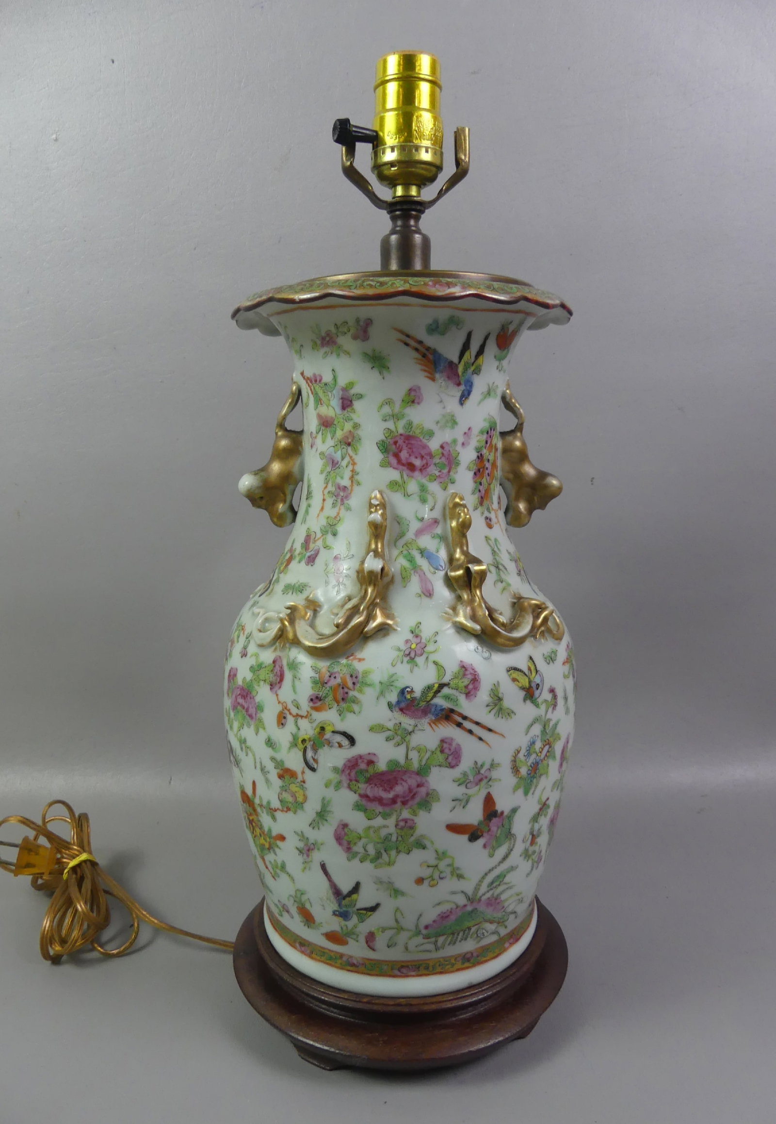 19TH C. CHINESE EXPORT FAMILLE ROSE LAMP (1 of 2)