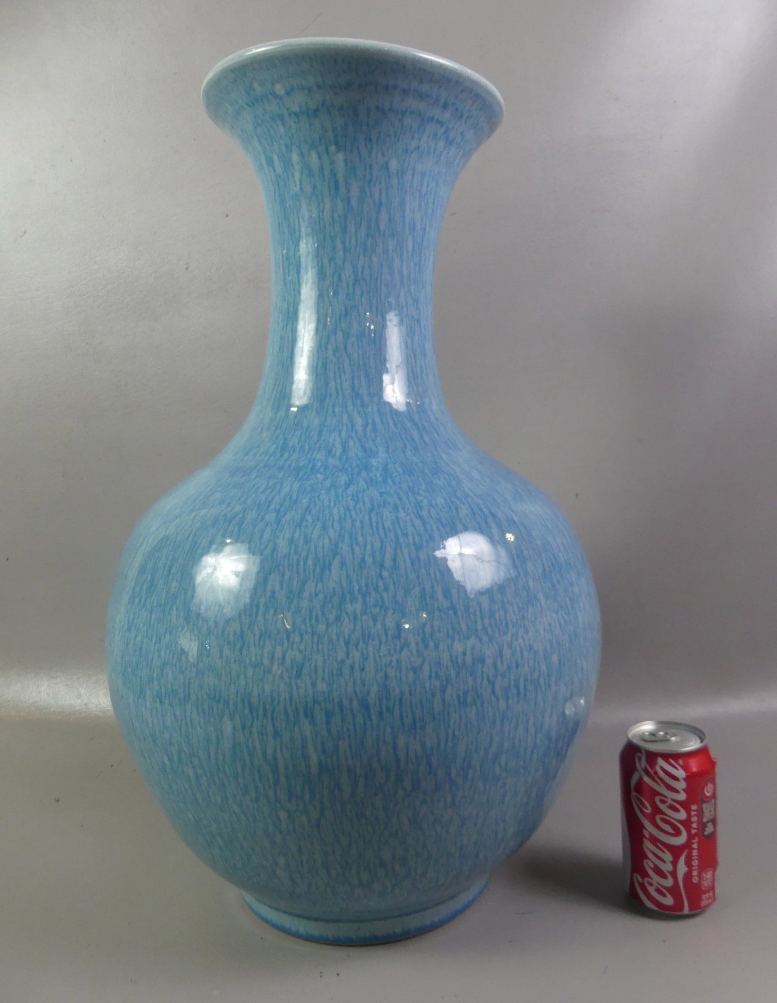 LARGE CHINESE BLUE MOTTLED VASE (1 of 3)