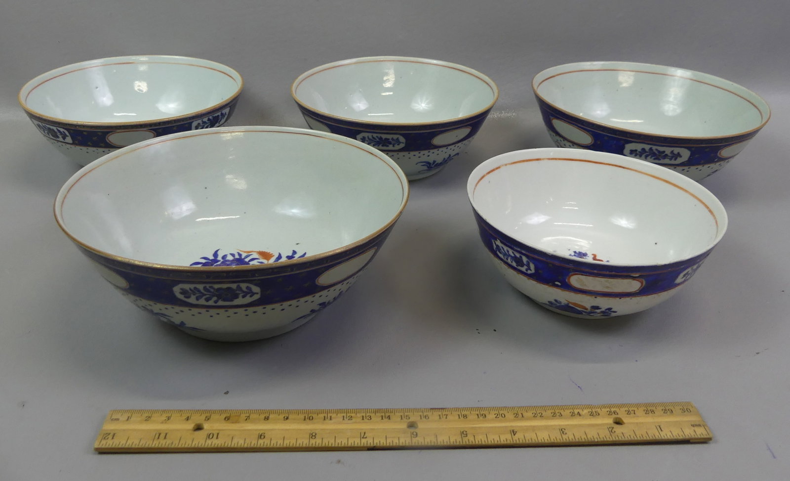 SET 5 CHINESE QIANLONG BOWLS: Set of five Chinese Qianlong 18th century bowls with cobalt and floral decoration, from 6.5 to 8 in diameter. 3 are VG, 1 has couple hairlines, smallest has rim chip and wear.