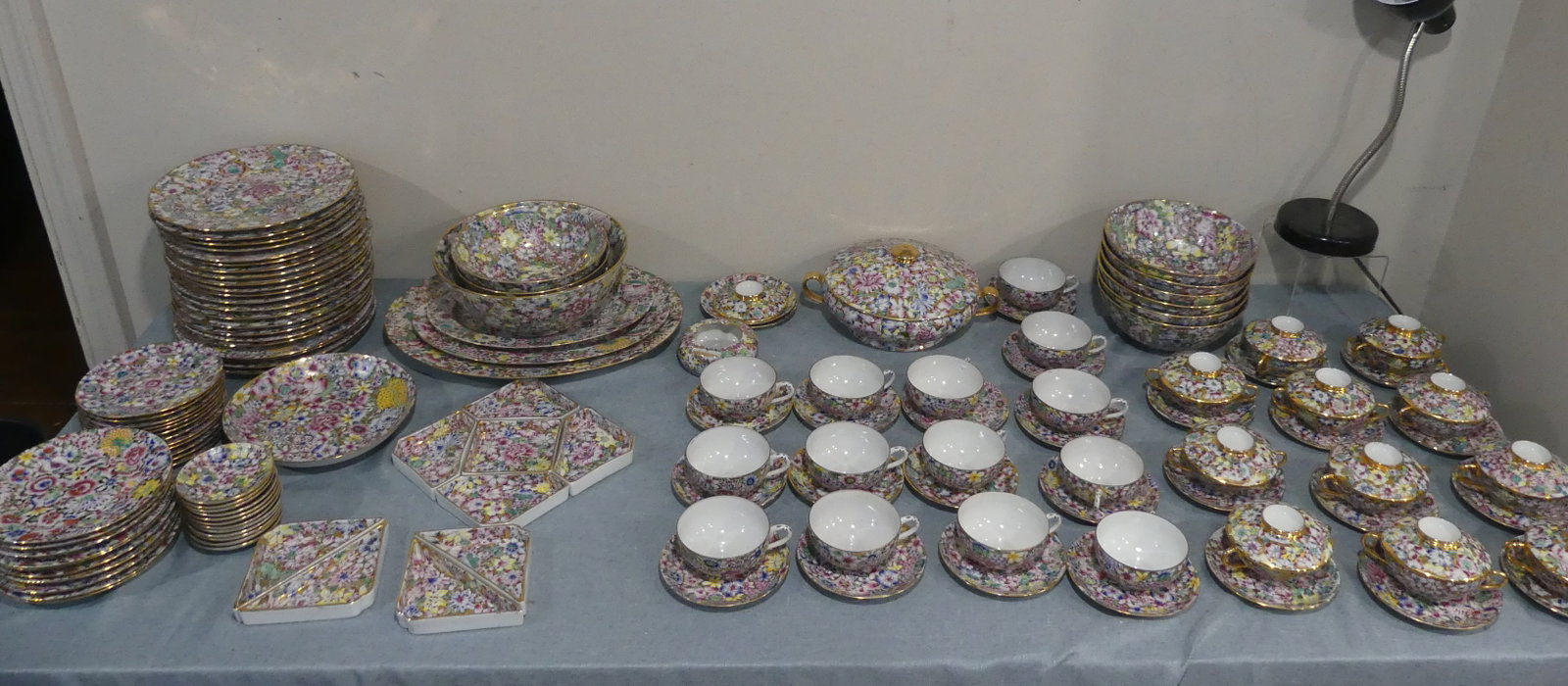 140 PCS. CHINESE MILLEFIORE DINNERWARE (1 of 6)