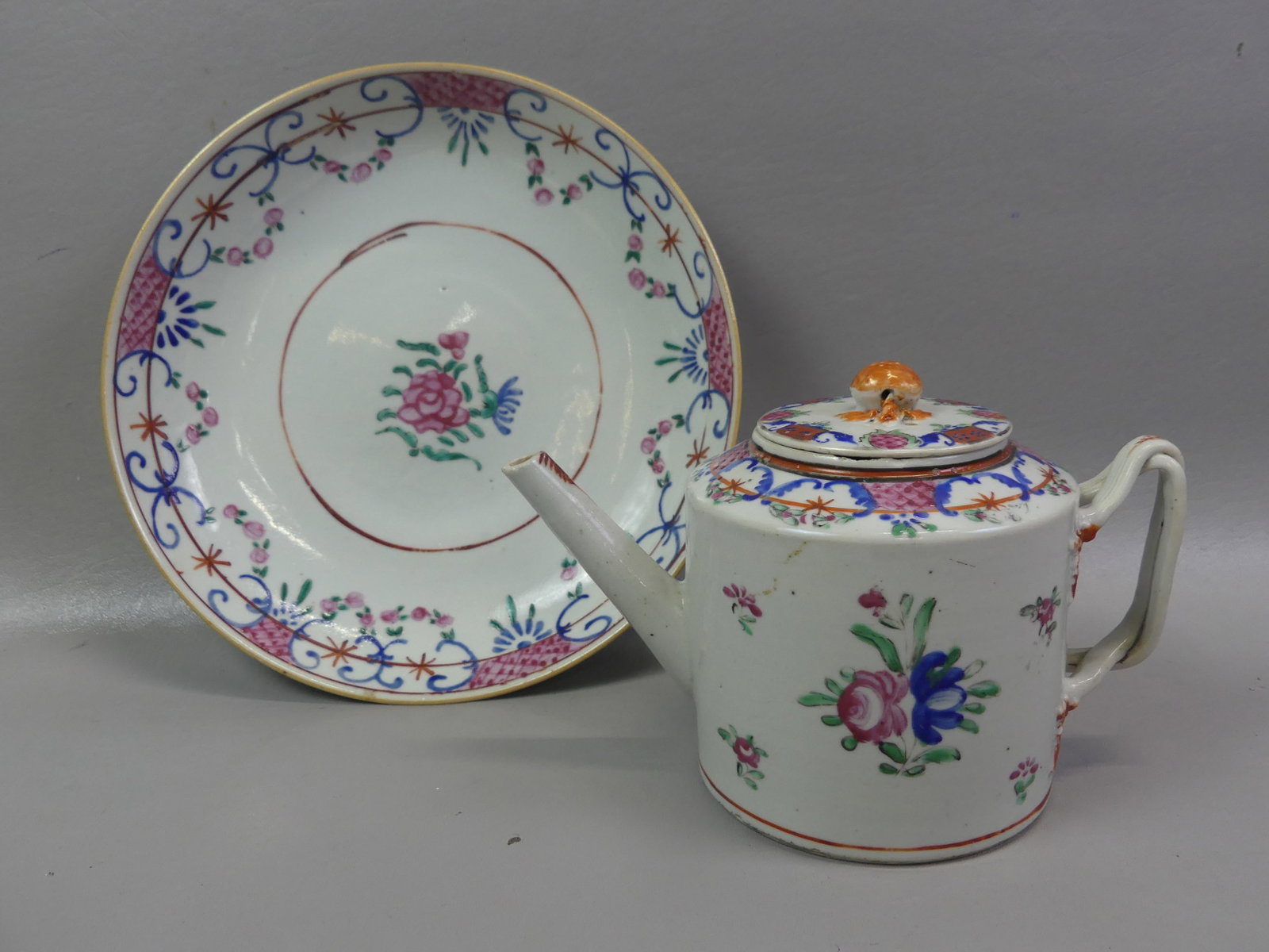 2 CHINESE ITEMS: DRUM TEAPOT & BOWL: Lot 2 Chinese Export 19th century items, both with similar colorful floral designs: drum-form teapot (minor rim flakes) and 10.5 in shallow bowl (excellent condition). Circa 1800.