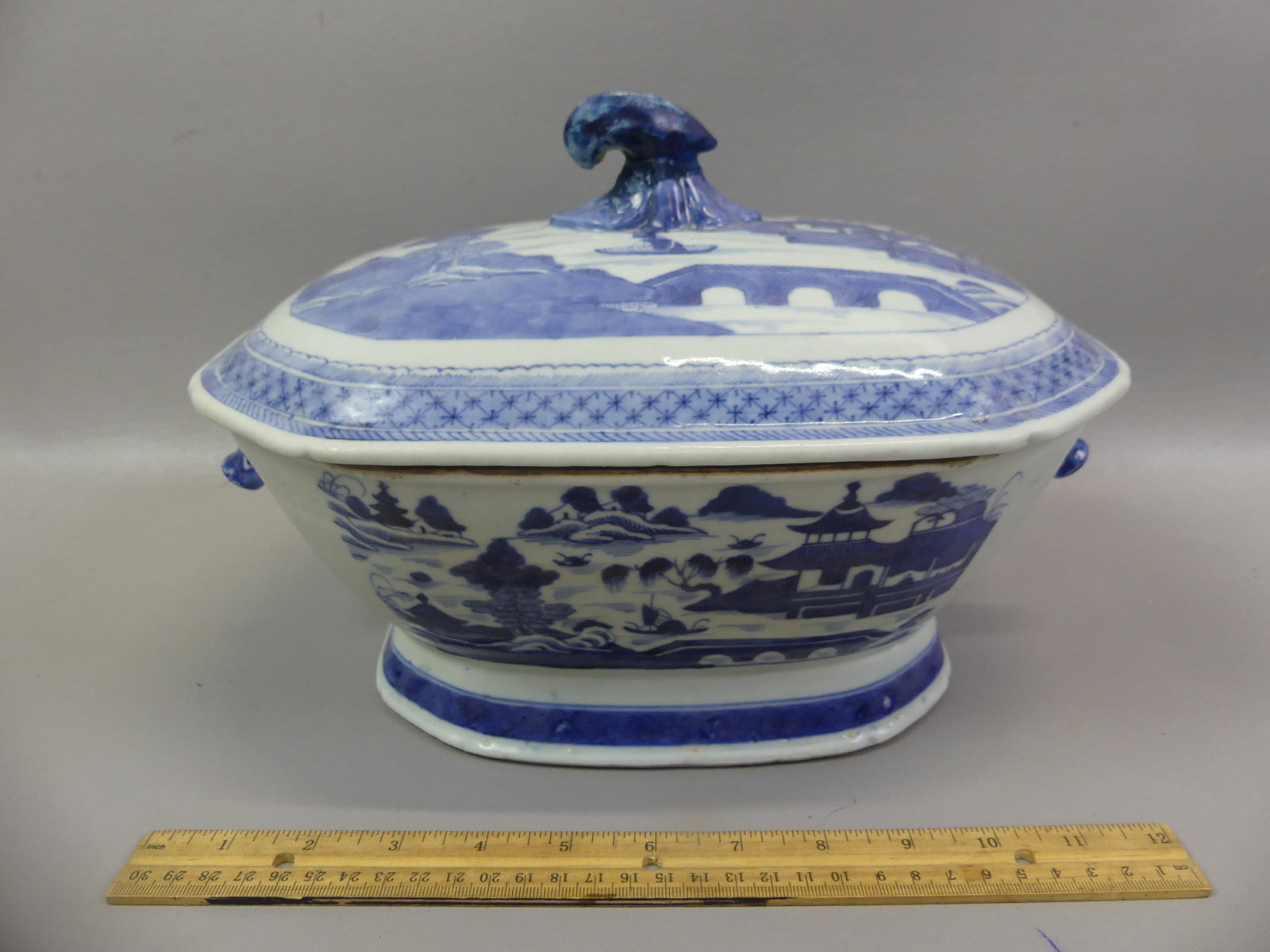 19TH C. CHINESE BOAR'S HEAD TUREEN: 19th century Chinese Export blue and white covered tureen with boar's head handles. 12 x 8.5 inches. Has professional repair to finial and some interior discoloration.