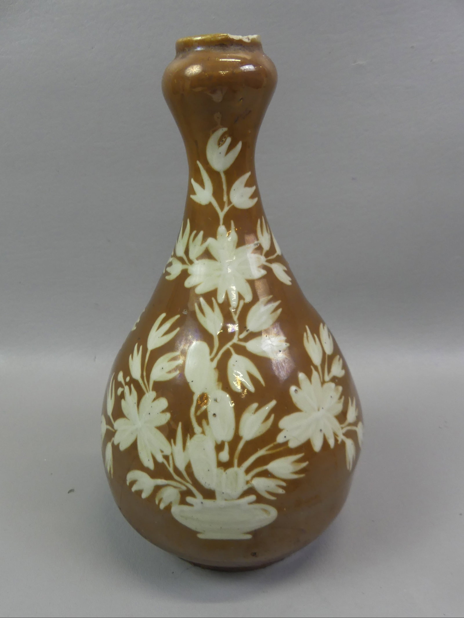 CHINESE ZHANGZHOU WARE MING VASE: Ming Dynasty Zhangzhou ware brown and white floral slip-decorated bottle-form pottery vase circa 1600's. 11.5 in tall. Has some rim roughness and spider crack around body.