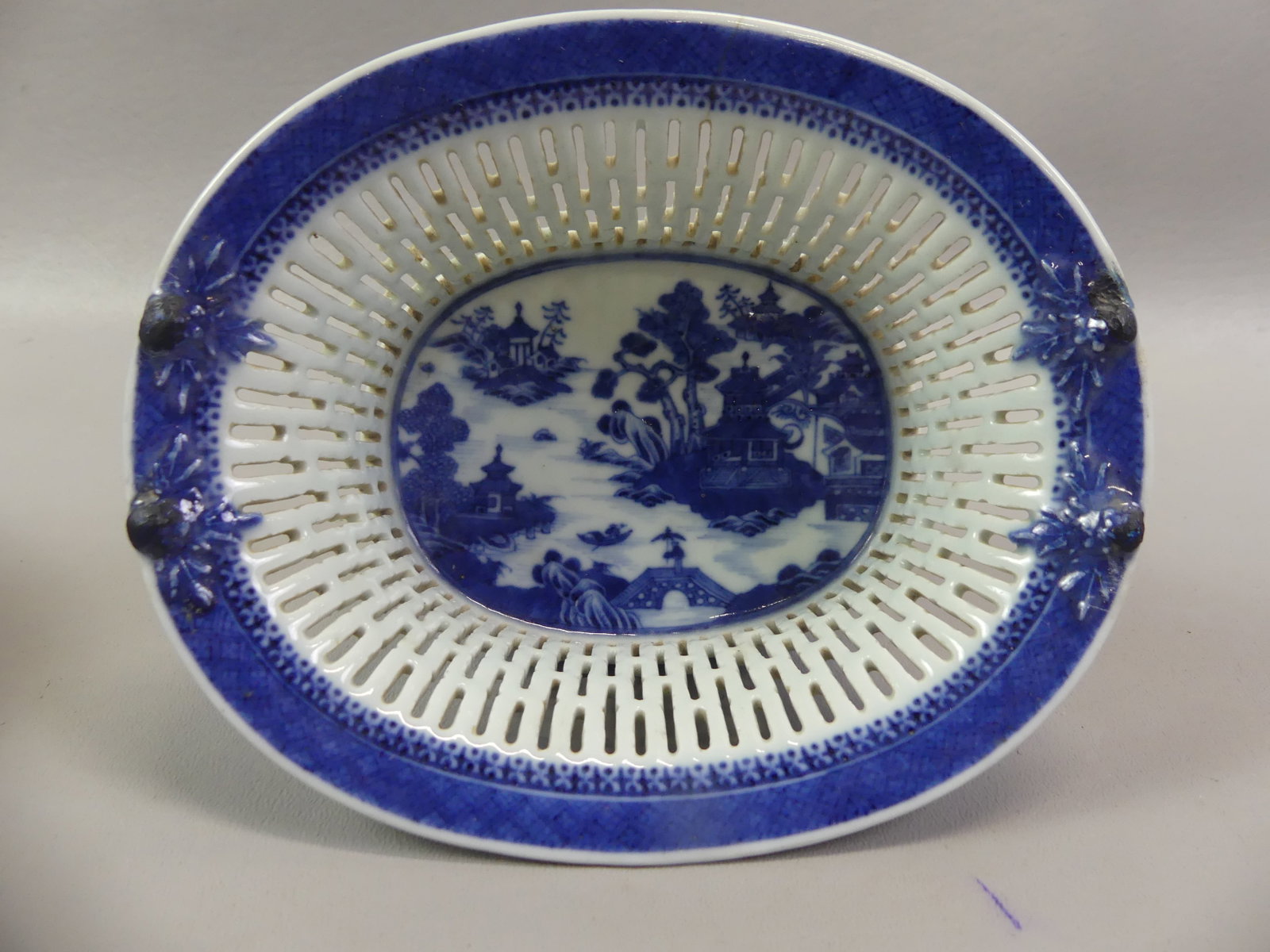 3 CHINESE CANTON CERAMIC ITEMS - 3
