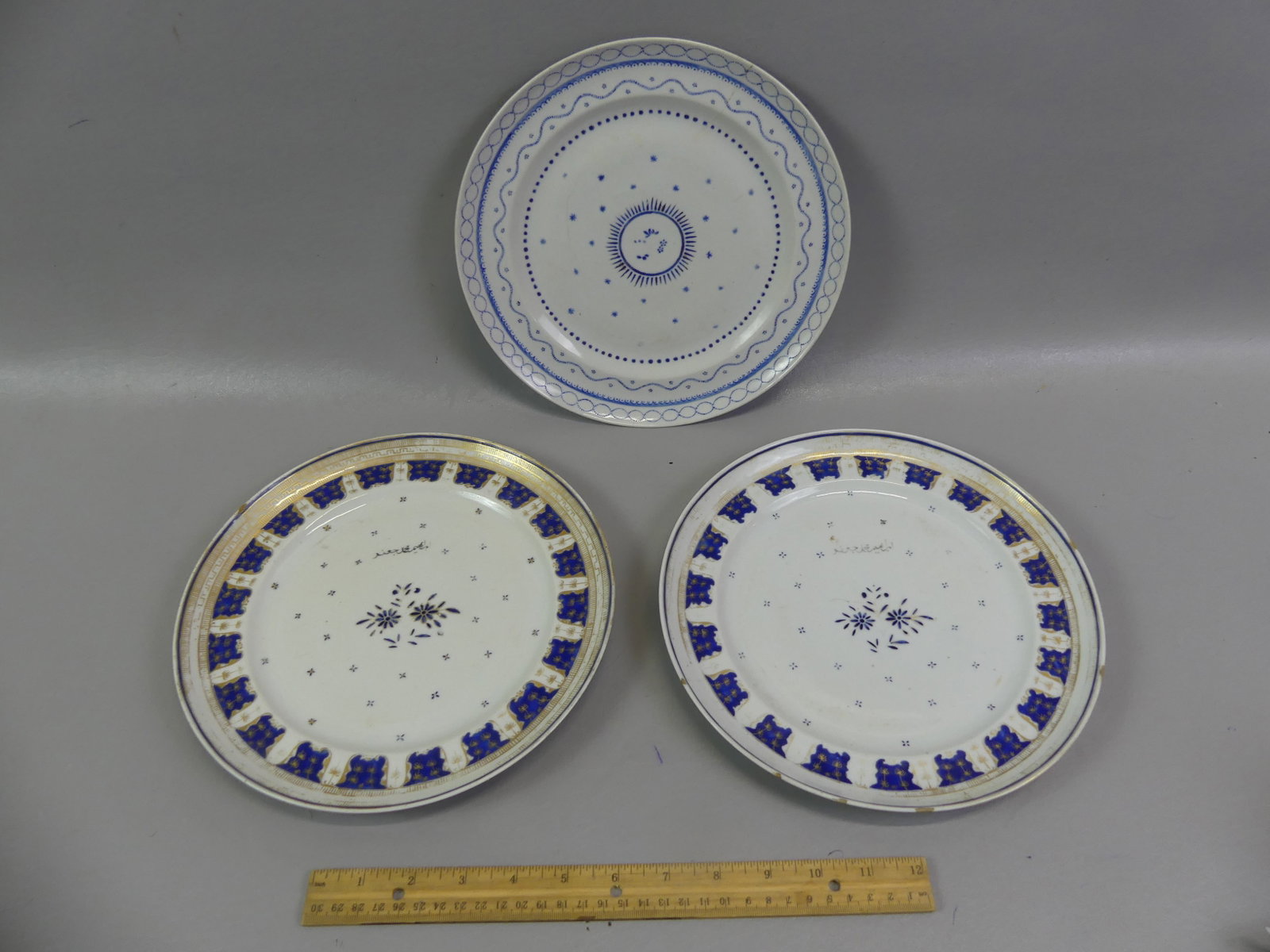 3 CHINESE QIANLONG BLUE PLATES: Lot three 18th century Chinese Qianlong porcelain plates: fine 9.75 in with delicate blue designs and starburst center (2 light hairlines, otherwise good); Pair of coblat blue and gold plates, 10 in