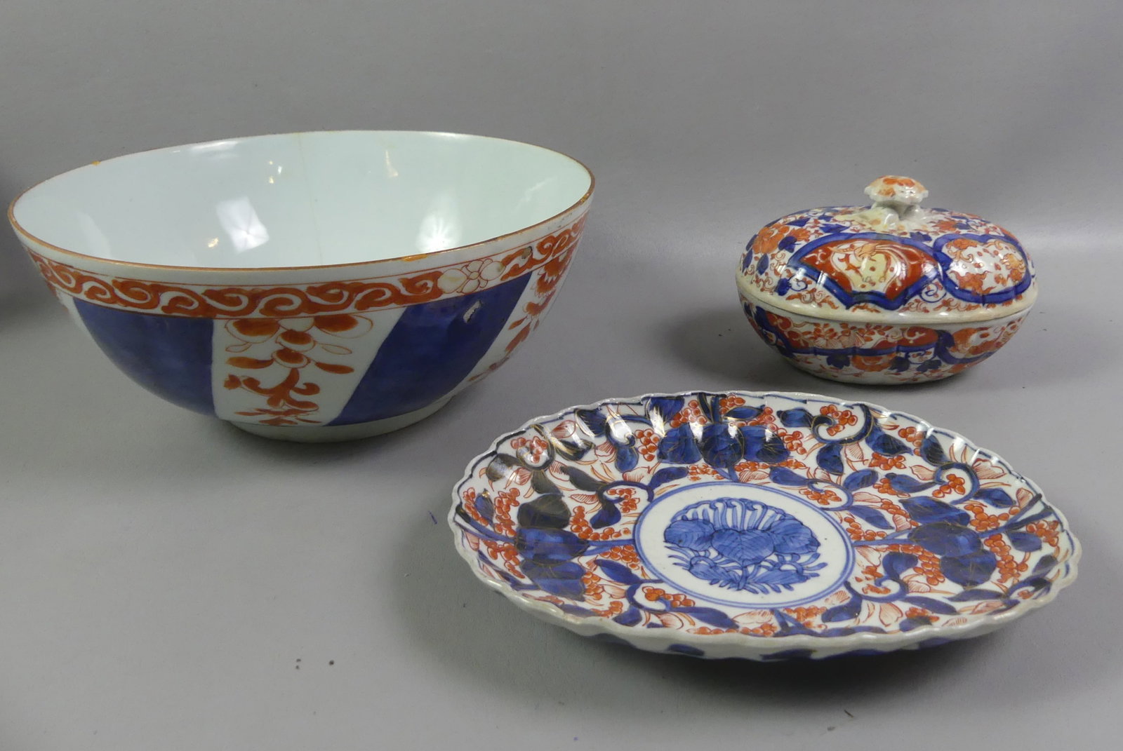 3 CHINESE IMARI BOWLS: Lot of 3 pieces of 19th century Chinese ceramics in the Imari palette: 10.5 x 4 in bowl (agelines); 6 in oval covered bowl (VG); and 8.5 in oval dish (small rim chip).