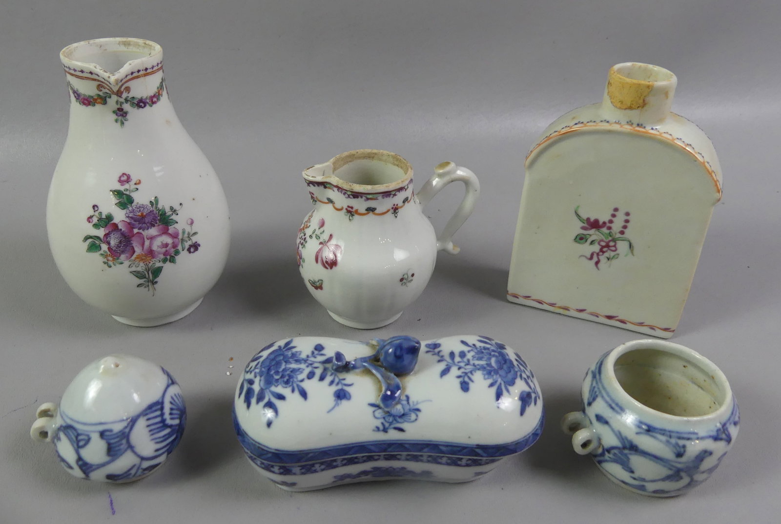 6 ASSORTED CHINESE QIANLONG PORCELAIN: Lot five 18th century Qianlong Chinese porcelain: 2 miniature blue pots (VG); 2 cream pitchers (loss to handle on larger & no cover on smaller one); tea caddy (repair to neck); 4.25 in covered blue an
