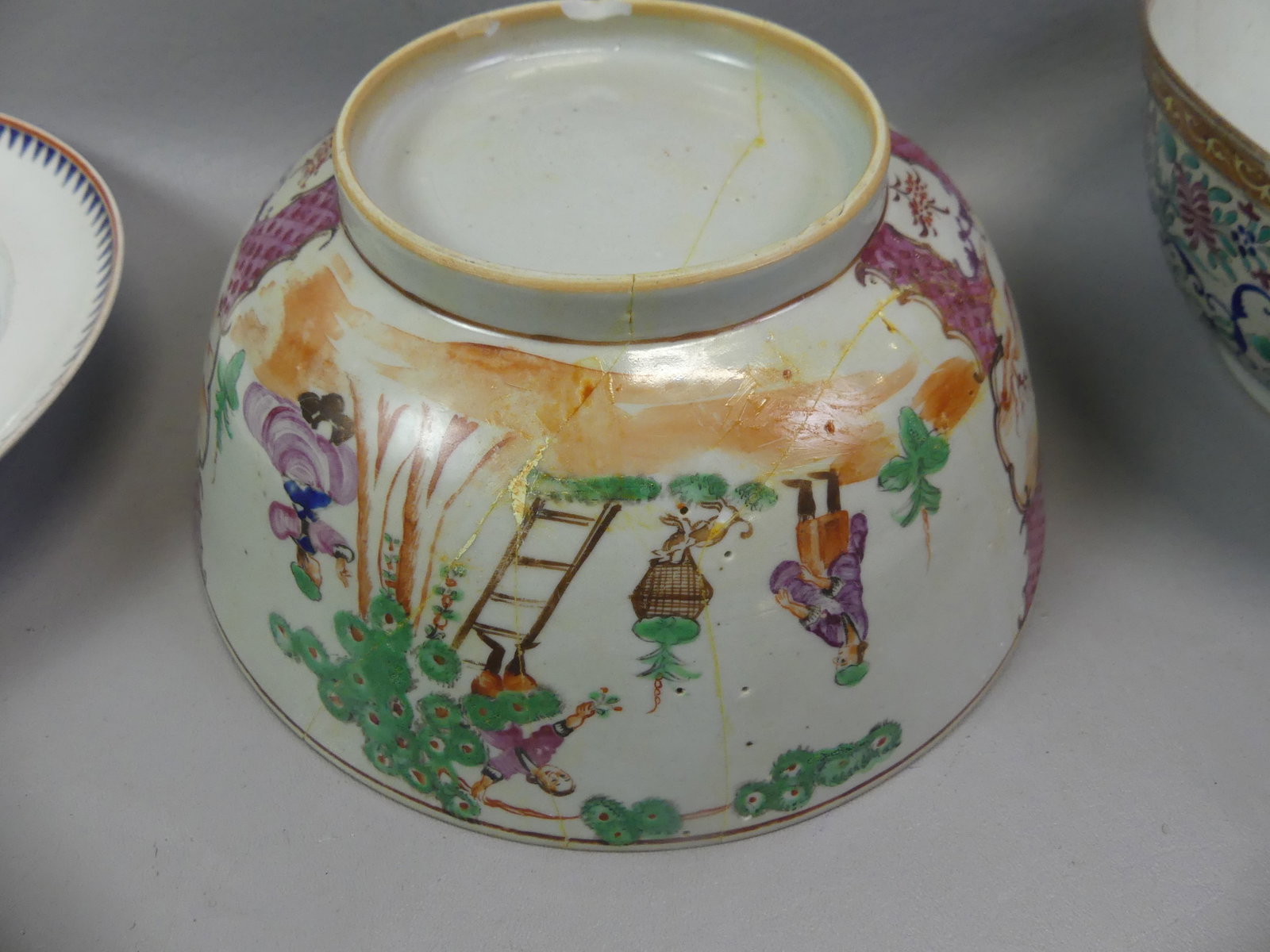10 DAMAGED QIANLONG CERAMIC ITEMS - 5