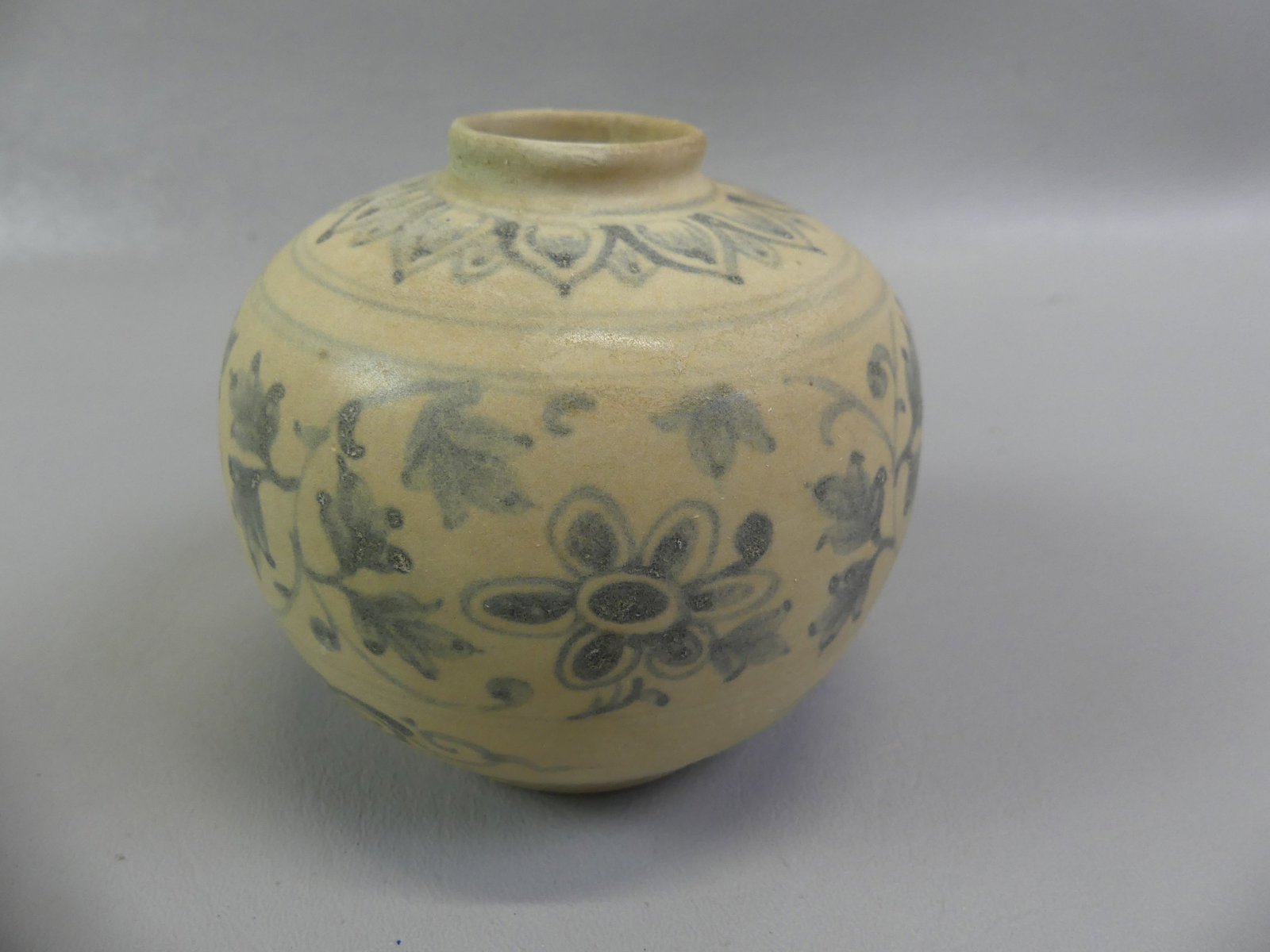 15TH C. VIETNAMESE ANNAMESE JARLET: Early Vietnamese Annamese stoneware globular vase or jarlet, Le Dynasty ca. 1500's. Decorated with lotus petals. 3.5 in high and 3.75 in wide. Good condition with minor glaze anomaly.