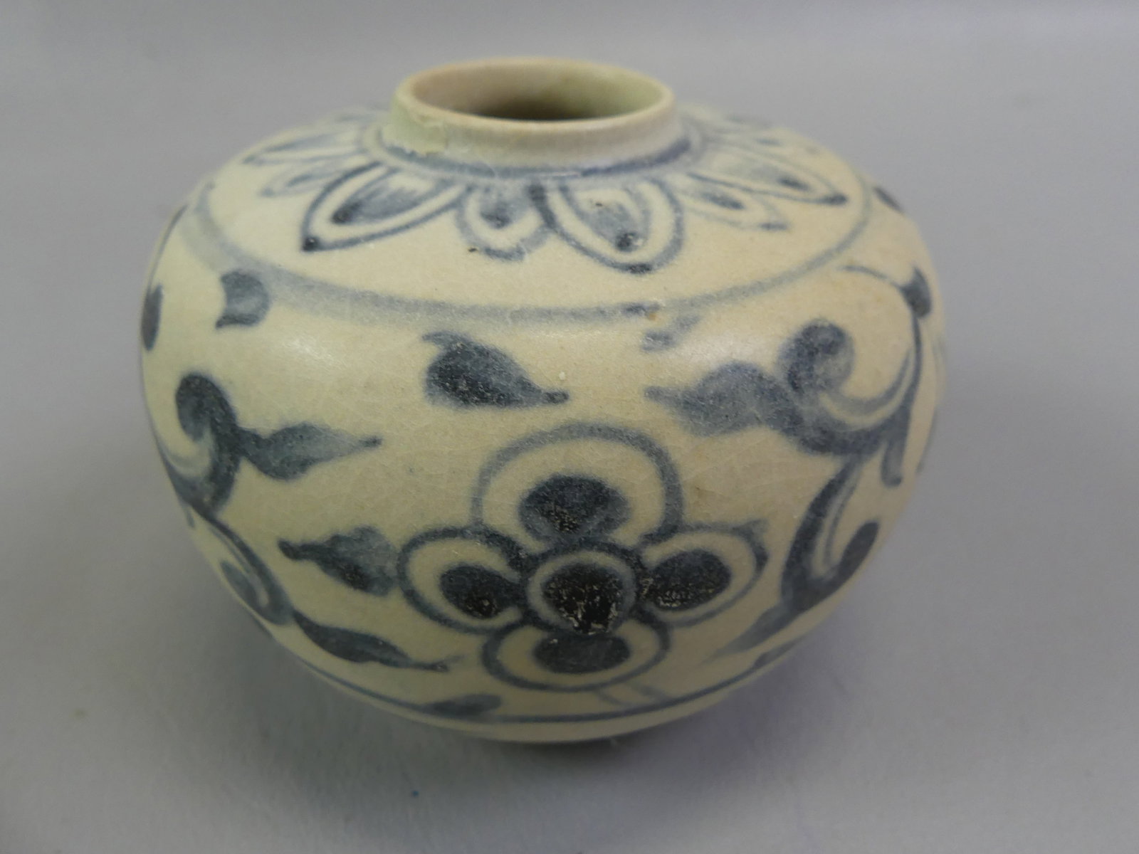 15TH C. VIETNAMESE ANNAMESE JARLET: Early Vietnamese Annamese stoneware globular vase or jarlet, Le Dynasty ca. 1500's. Decorated with lotus petals. 2.5 in high and 3.25 in wide. Good condition with minor glaze pop.