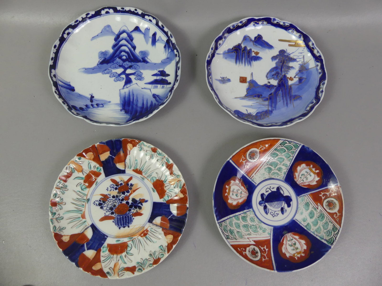 2 PAIR ANTIQUE ASIAN PLATES: Lot of 2 pairs of 19th century Asian plates to 9 in diameter: Pair Japanese Imari and pair of Chinese blue and white plates. All VG condition.