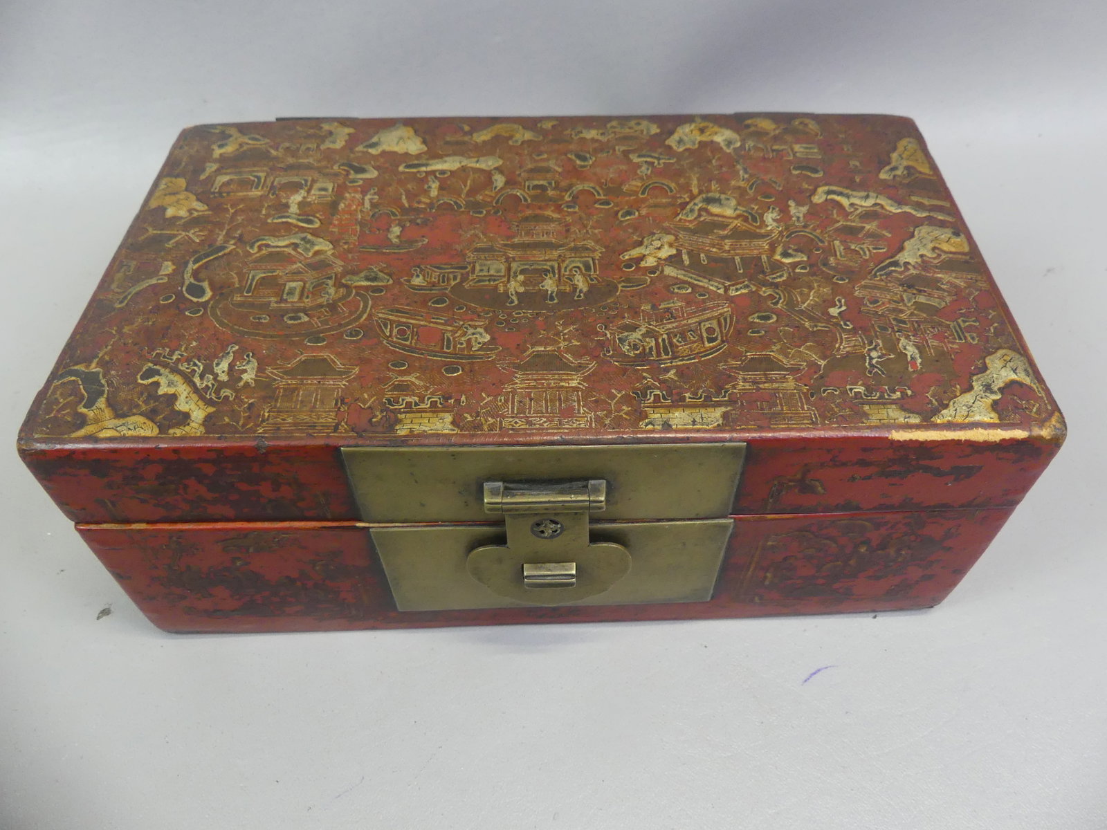 ANTIQUE CHINESE LACQUERED BOX (1 of 4)