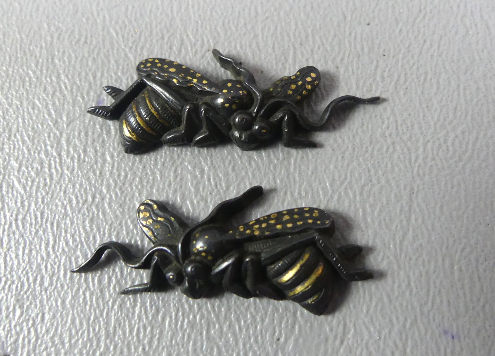PR. MENUKI WASPS - GOTO SCHOOL: Pair of fine Japanese bronze menuki (sword elements) with gold inlay in the form of wasps, Goto School circa 1400. 1.25 in long.