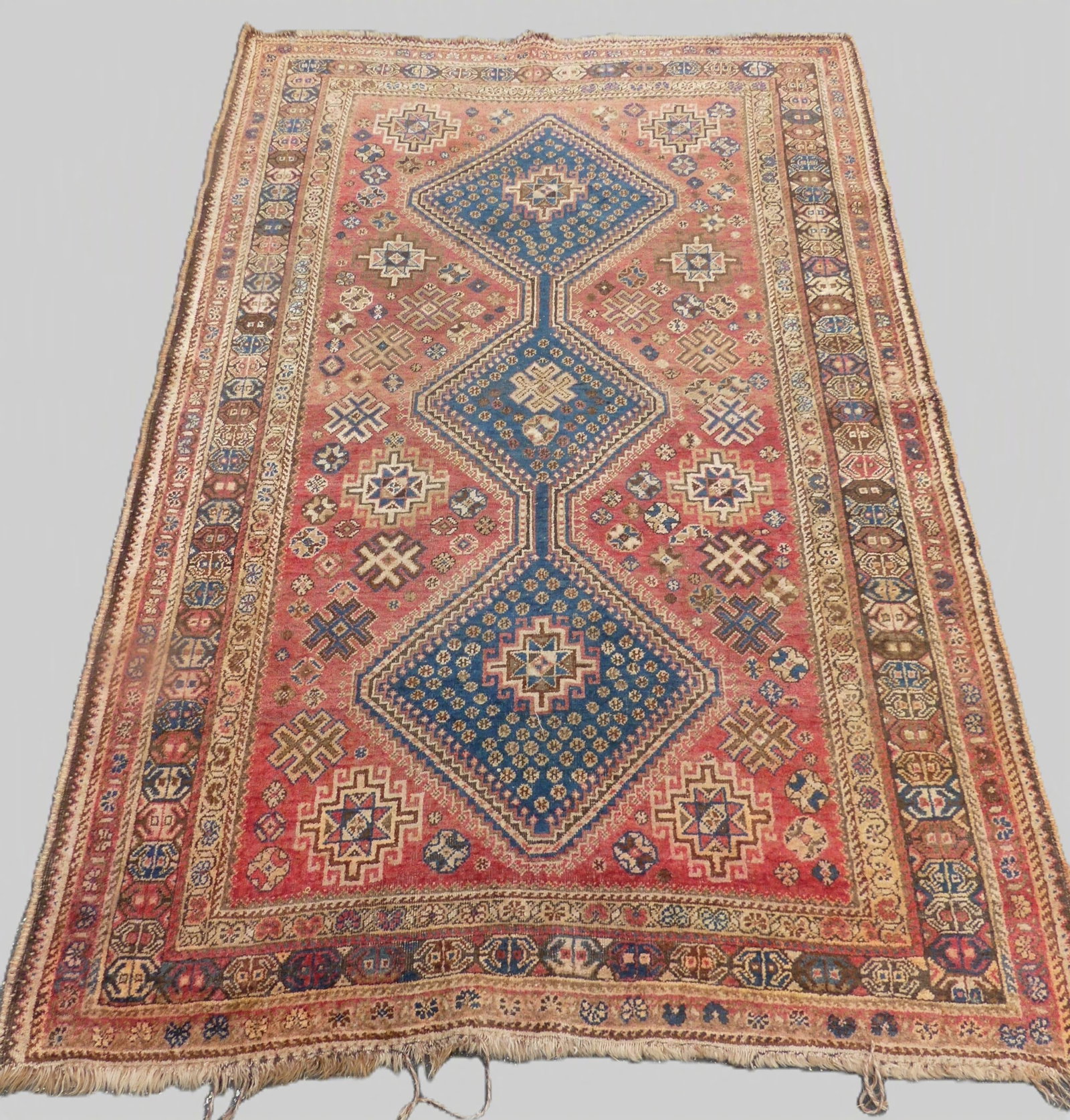 ANTIQUE SHIRAZ RUG: Antique Shiraz rug with 3 diamonds and red field, 5 ft x 7 ft 8 inches. Good condition.