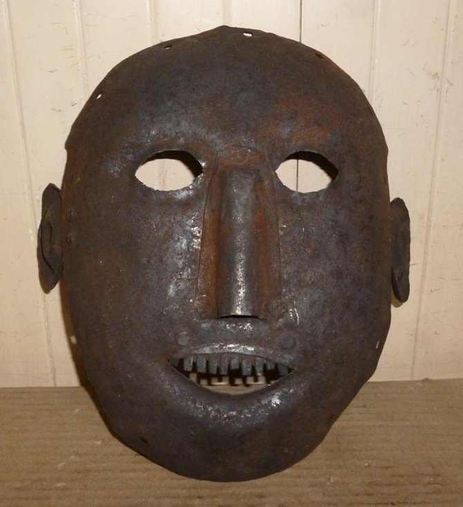 BRANK SCOLDS BRIDLE SHAME HUMILIATION TORTURE IRON MASK: RARE SHAME, HUMILIATION AND TORTURE MASK FOR WHO GOSSIP.Such iron masks were used in 18th century. to punish person who gossip. Mask was made wear to person who gossip and tie on tree or pole where ma