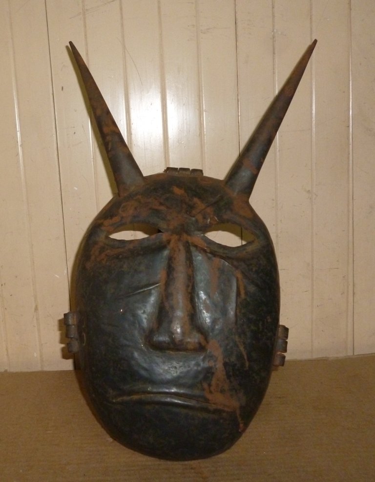 OLD MASK OF SHAME PUNISH PEOPLE DO WRONG HORNS ON TOP (1 of 10)
