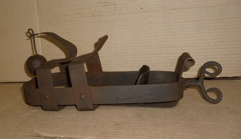 CRIMINAL TORTURE SHOE RED HOT SOLE IRON HAND MADE (1 of 8)