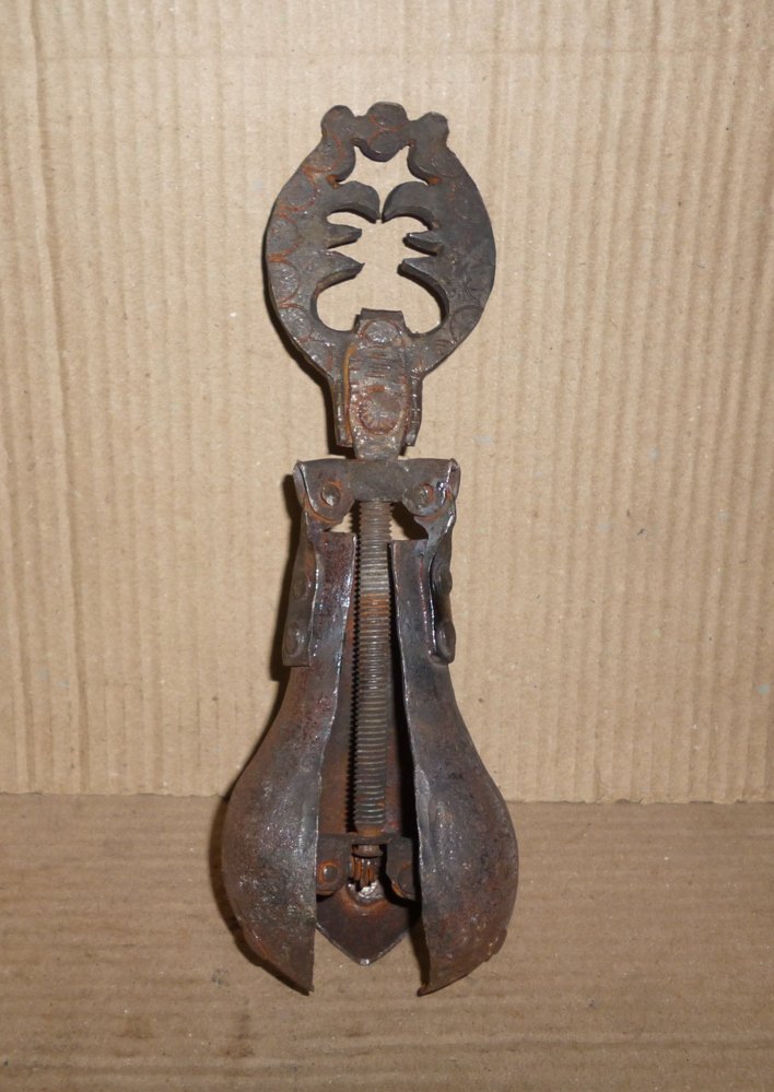 PEAR OF ANGUISH MEDIEVAL TORTURE WOMEN WITCHCRAFT 3: Pear of anguish hand made of steel used for torture against women accused of witchcraft. It was an extremely painful device used to punish women accused of inducing a miscarriage, homosexuals, accused