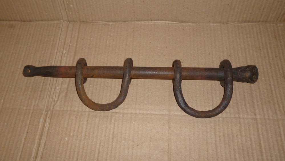 OLD HAND SHACKLE TRANSPORT ENEMY / SLAVE FACE AT END (1 of 6)