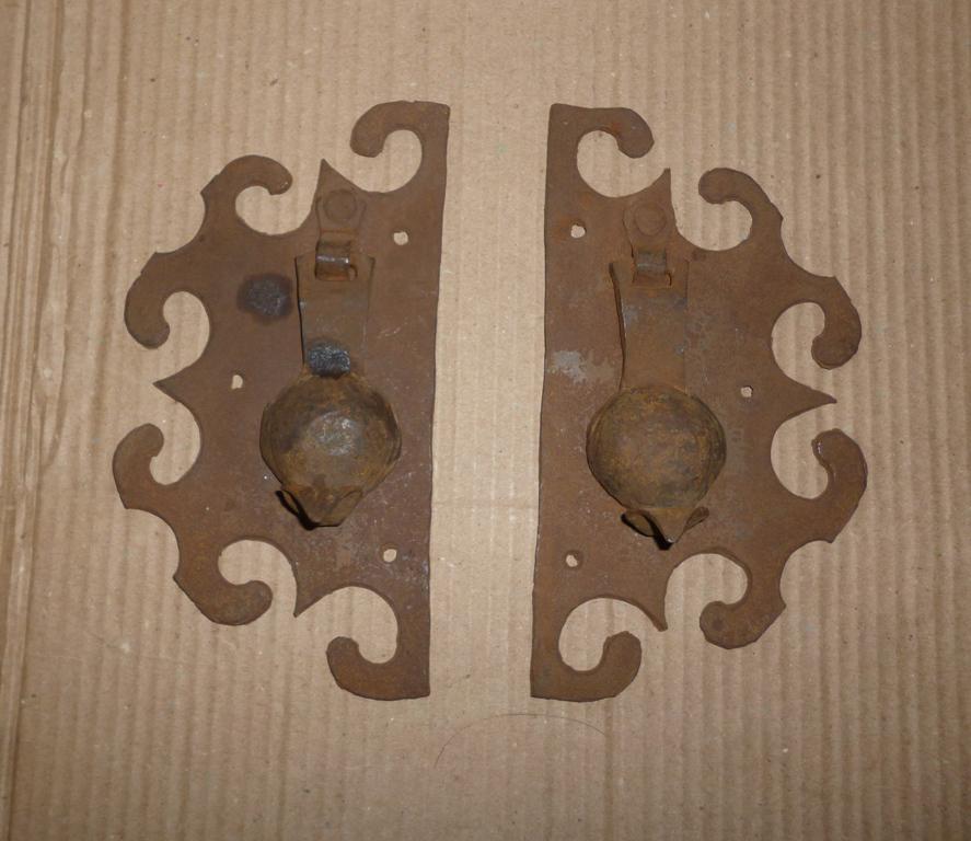 OLD HAND MADE HEAVY STEEL DOOR BELL SET SNAKE KNOB: Rare door knob set hand made of heavy steel. Knobs has snake design with detail work. Such knob with bell were used in olden days in palace etc. when there was no electric bells and were used on huge 