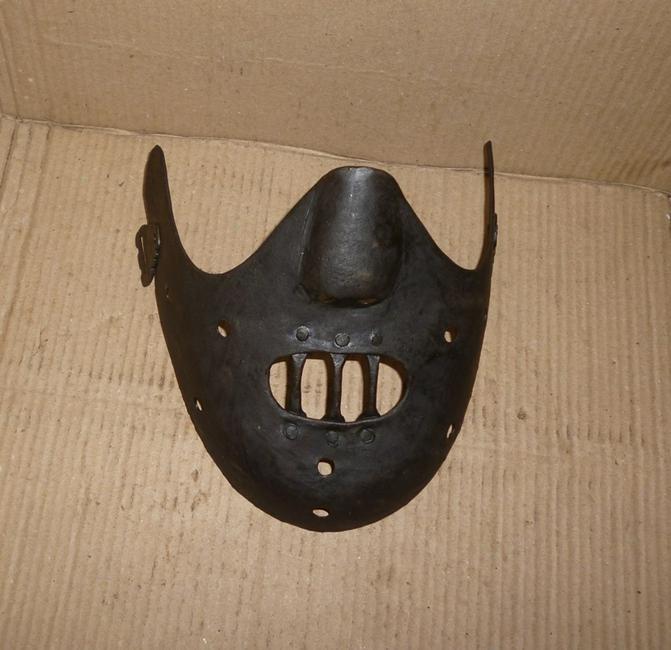 RESTORED BRANK SCOLDS BRIDLE PRISONER SHAME MASK JAIL: Unique RESTORED half shame / torture mask hand made of steel. This mask was use to make wear to person who does speaks wrong / bad about others and tie in public place where maximum passers could see 