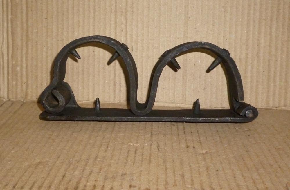 OLD HANDCUFFS WITH SPIKES INSIDE STEEL SLAVE TRANSPOR (1 of 4)