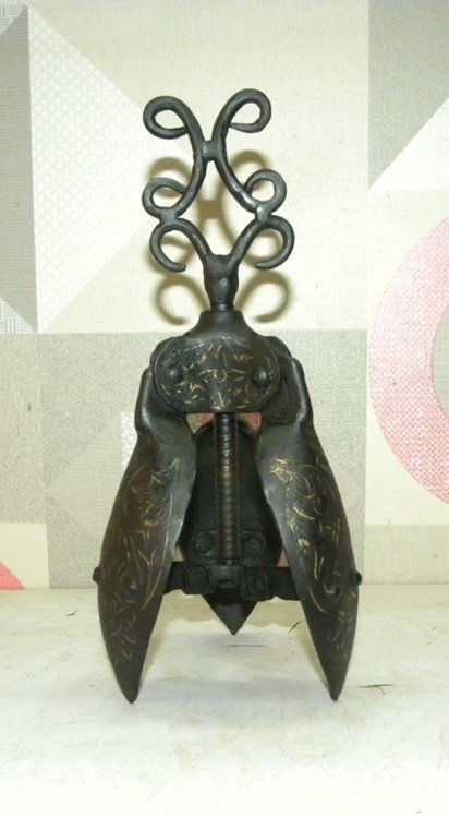 OLD STEEL PEAR OF ANGUISH MEDIEVAL TORTURE WOMEN WITCHCRAFT / CARVED GOLD PLATED. GIFT (1 of 10)