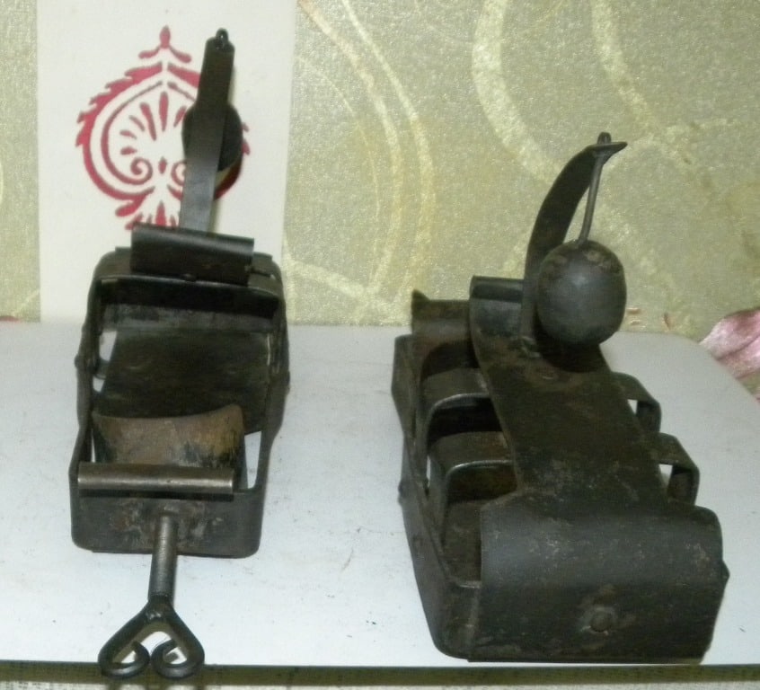 MEDIEVAL SLAVE ENEMY TORTURE SHOE SET ADJUSTABLE RED HOT IRON HAND MADE STEEL (1 of 11)