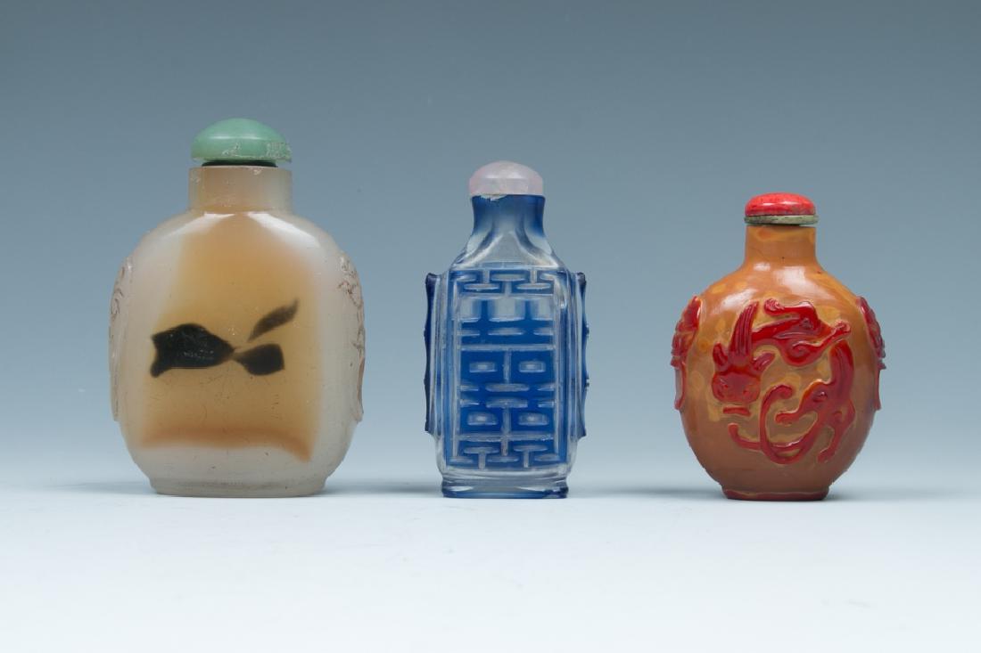 A SET OF THREE SNUFF BOTTLES (1 of 18)