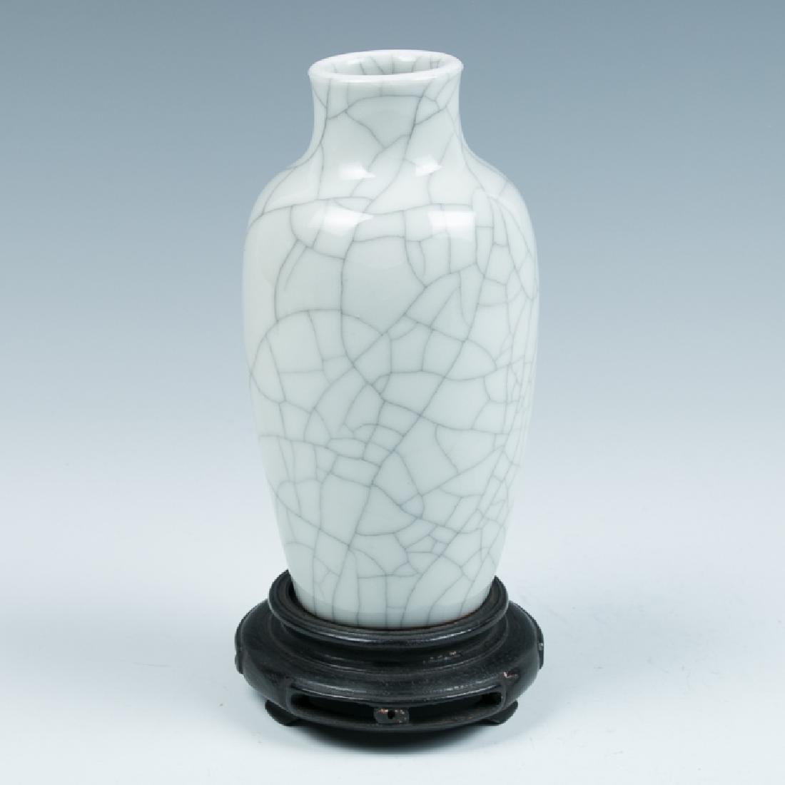 GE-TYPE VASE (1 of 7)