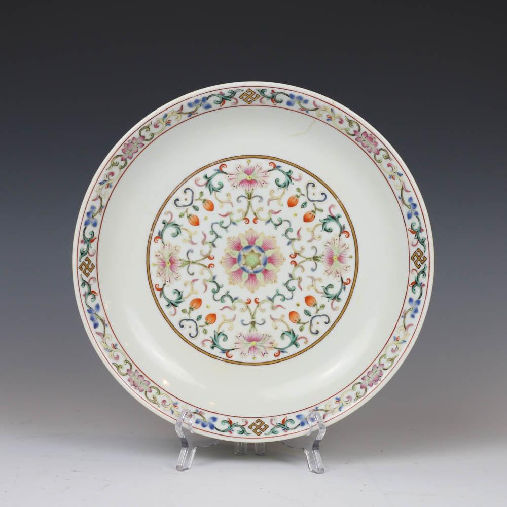 FAMILLE ROSE LOTUS DISH, DAOGUANG MARK,REPUBLIC P.: The interior decorated with a circular panel of interlaced lotus blossom design, the rim decorated with a band of similar pattern, the exterior also decorated with interlaced lotus design and against